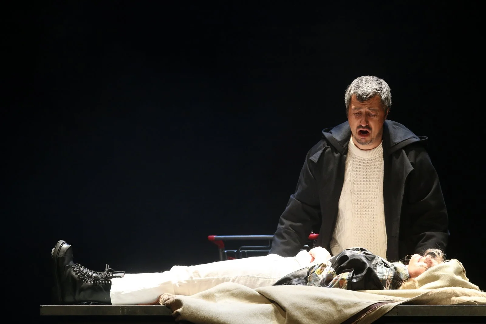 Rigoletto (Robert Kolar) and Gilda (Vanja Zelčić)
