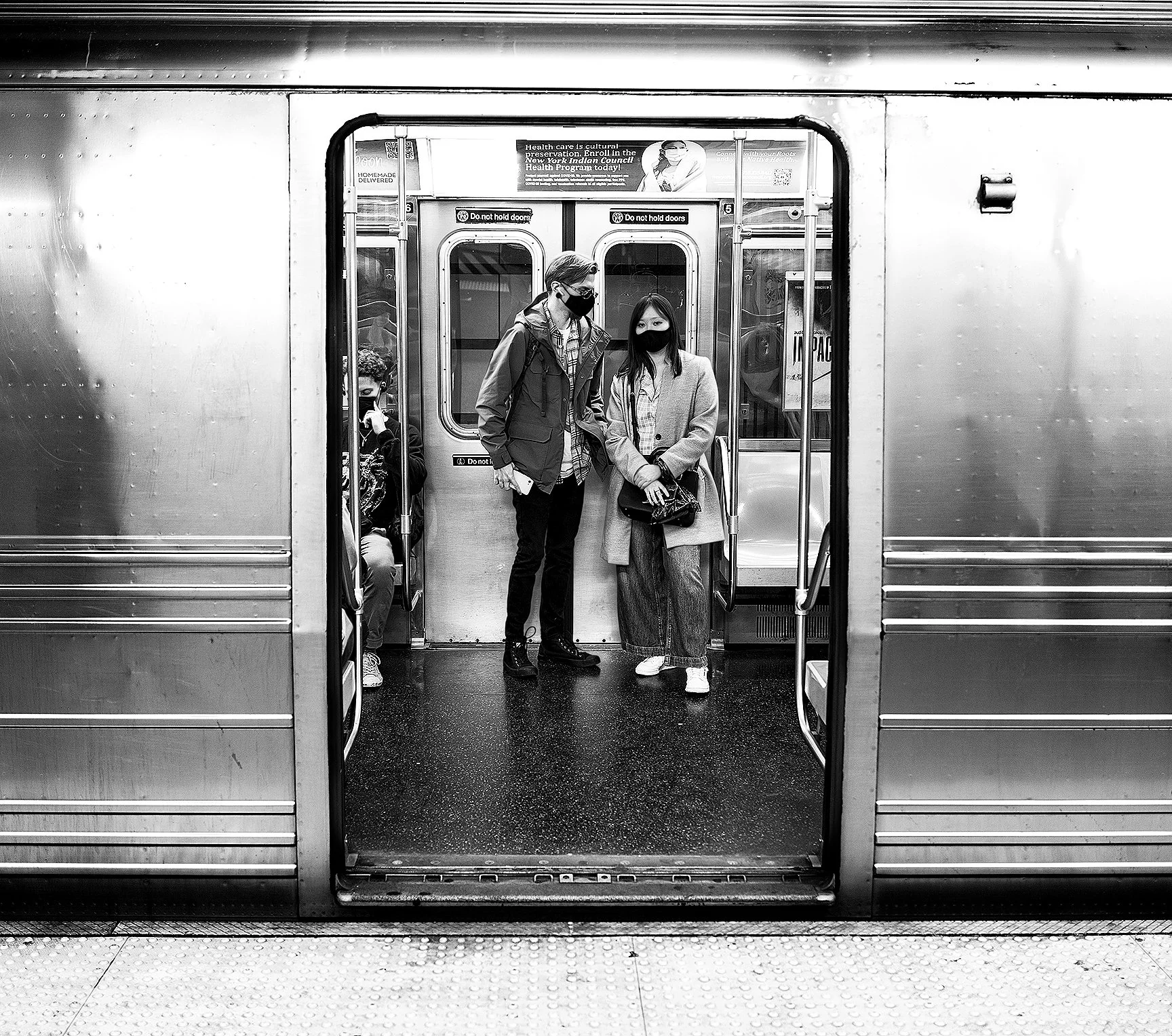 SubwayCouple24.jpg