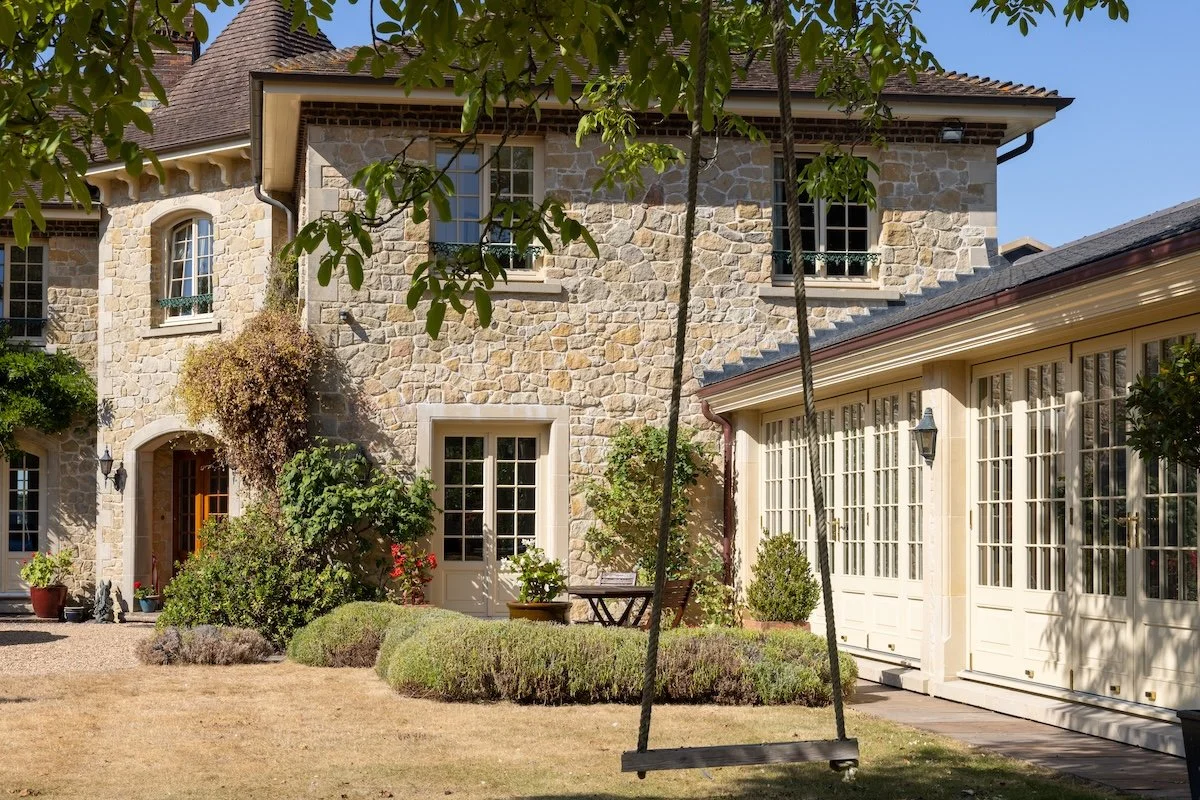 glazed-pool-house-extension-courtyard-entrance.jpg