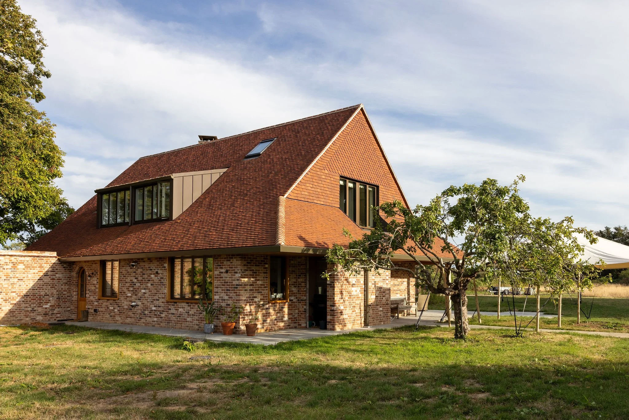 wscb-arts-and-crafts-sips-house-garden-elevation-bosham-chichester.webp