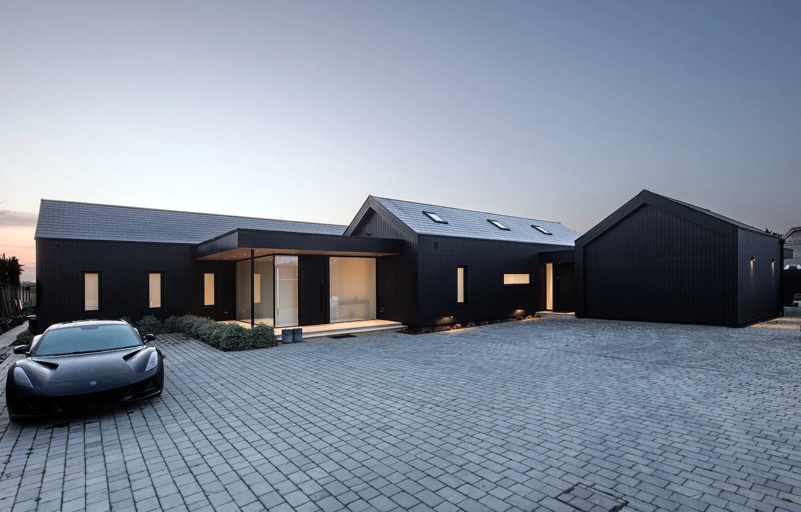 dusk-lighting-contemporary-single-storey-home-birdham.jpeg