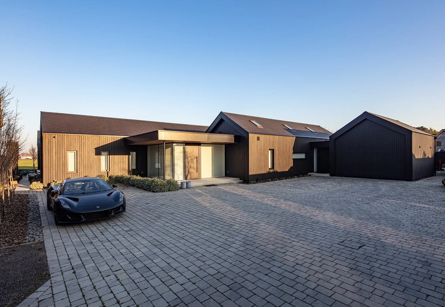 block-paved-driveway-black-timber-house-birdham.jpeg
