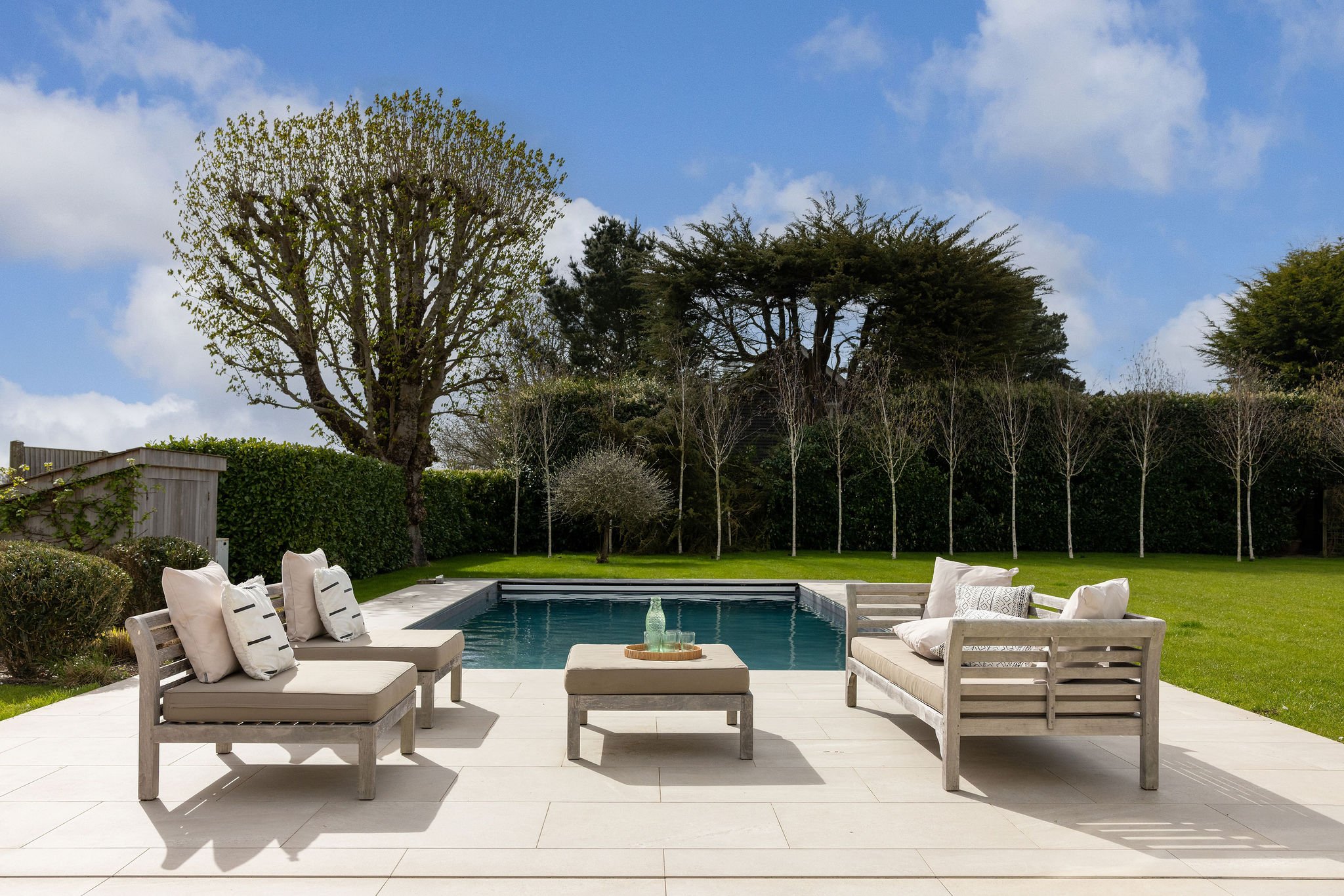 outdoor-swimming-pool-sun-terrace-harbourside-birdham.jpg