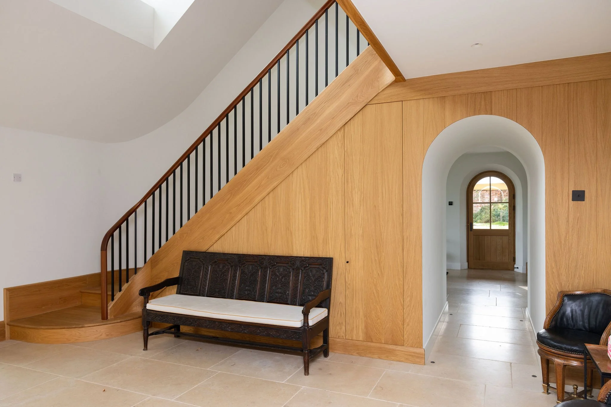 wscb-custom-oak-panelled-staircase-arched-hallway-bosham-west-sussex.webp