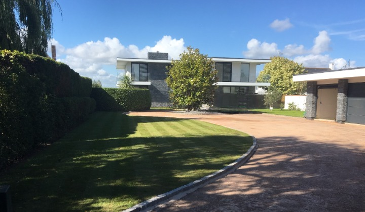 wscb-modern-new-build-house-front-elevation-chichester-west-sussex.webp