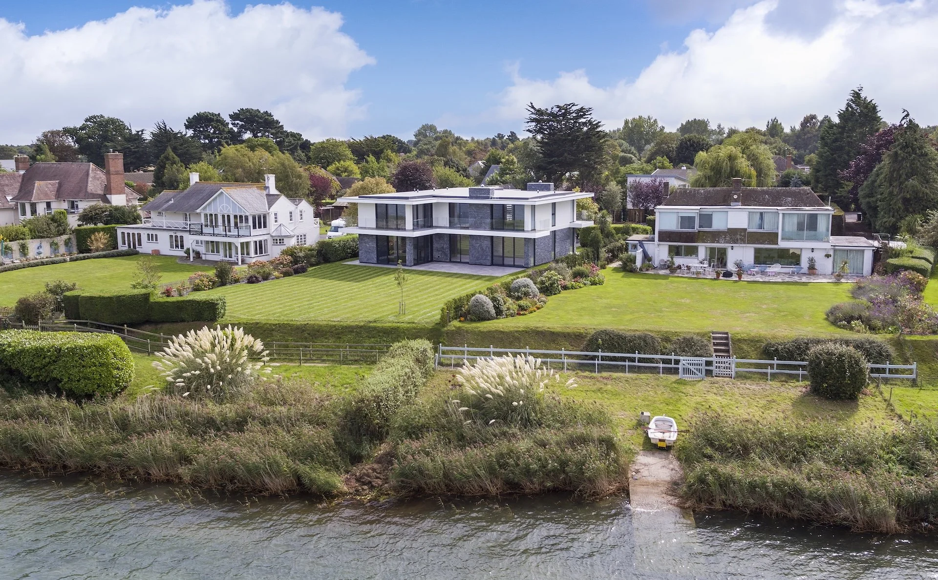 wscb-coastal-waterfront-itchenor-architectural-new-build-chichester-harbour.webp
