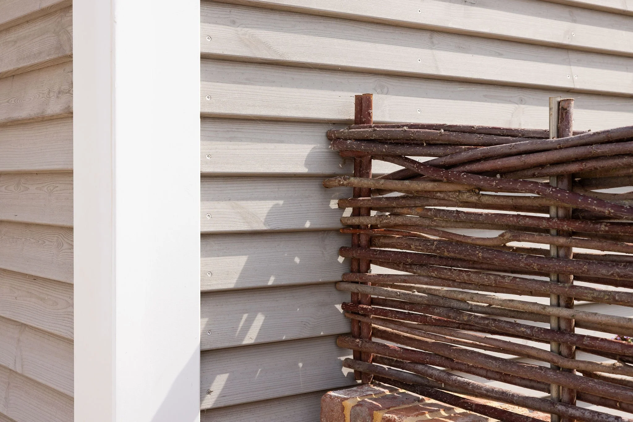 West Wittering Coastal House - woven fence 