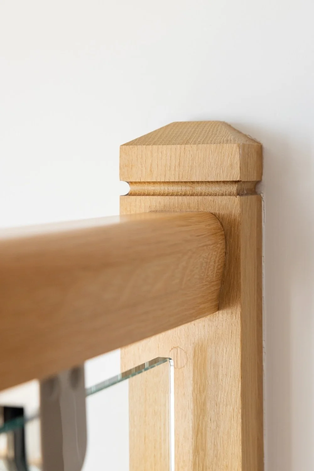 oak-newel-post-glass-balustrade-joinery-detail-selsey.jpg
