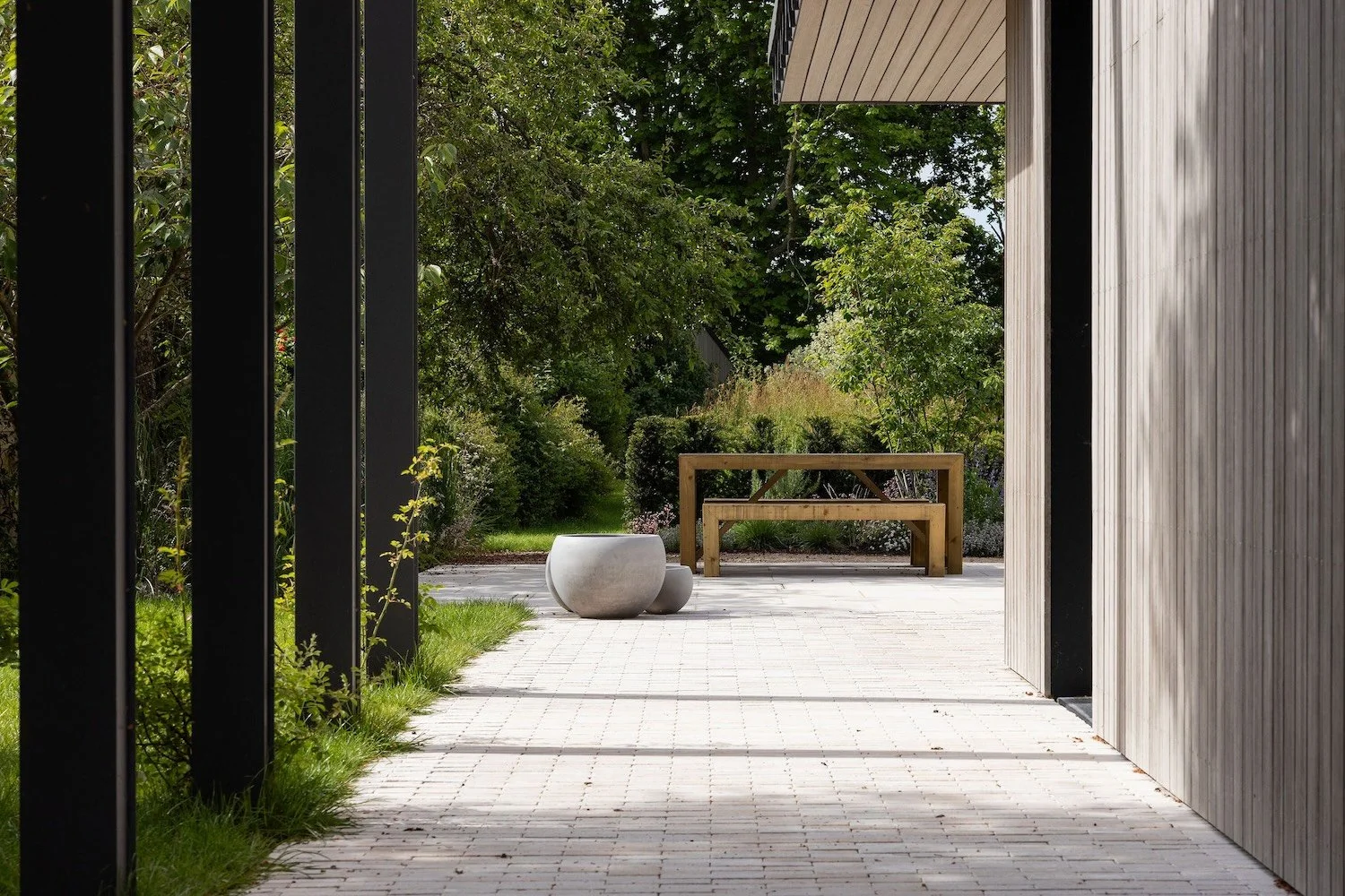contemporary-new-build-paving-west-sussex.jpeg