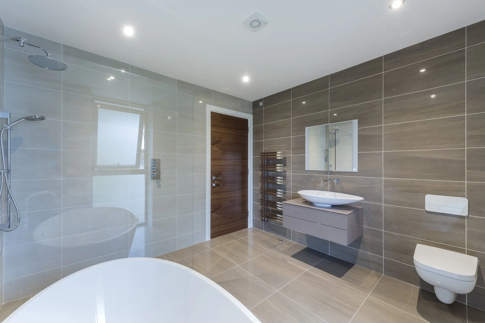 wscb-luxury-master-ensuite-bathroom-tiling-chichester.webp