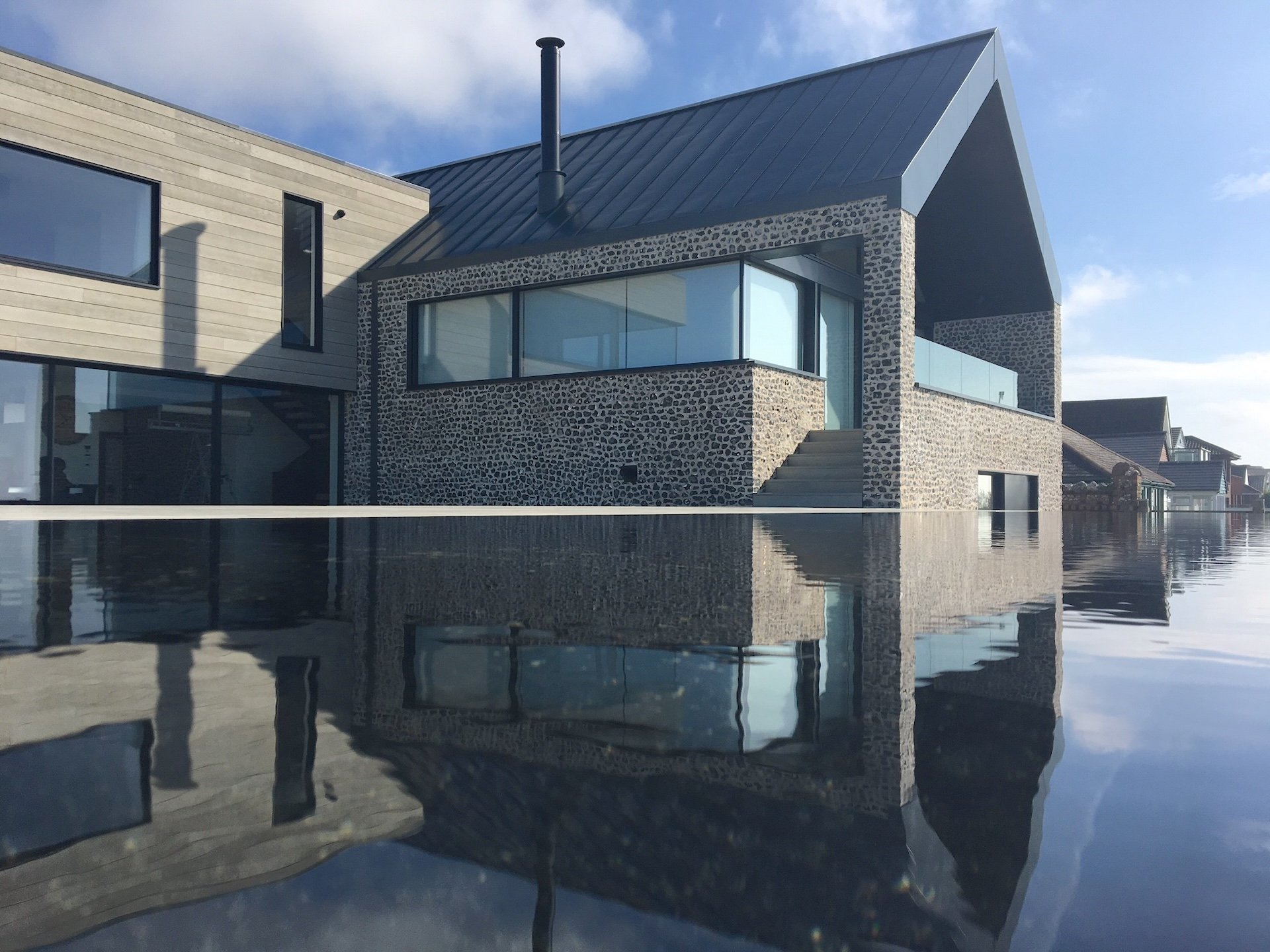 coastal-new-build-flint-architecture-pool-reflection-west-wittering-wscb.jpg