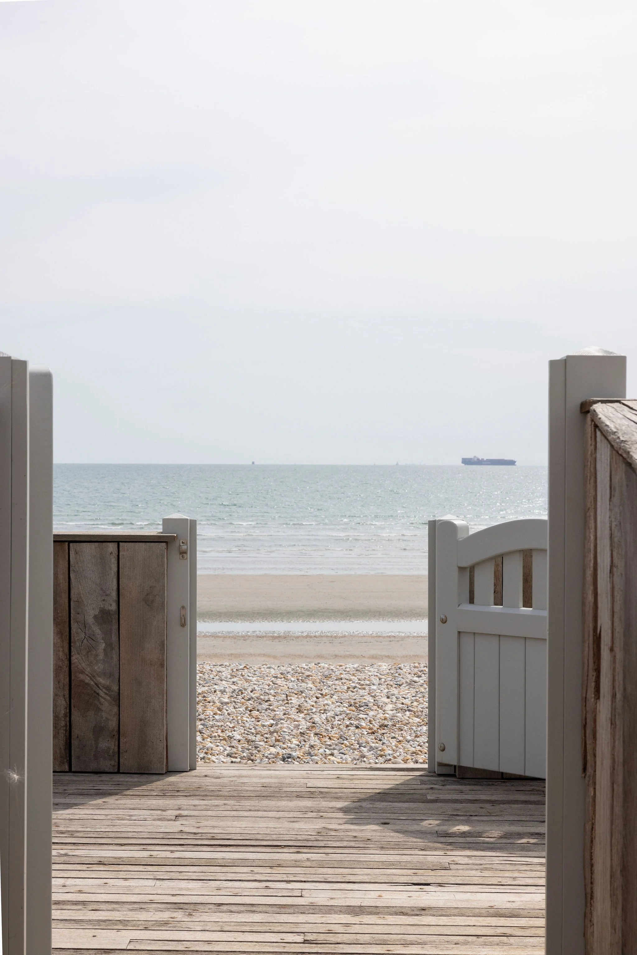 West Wittering Coastal House - gate access to beach
