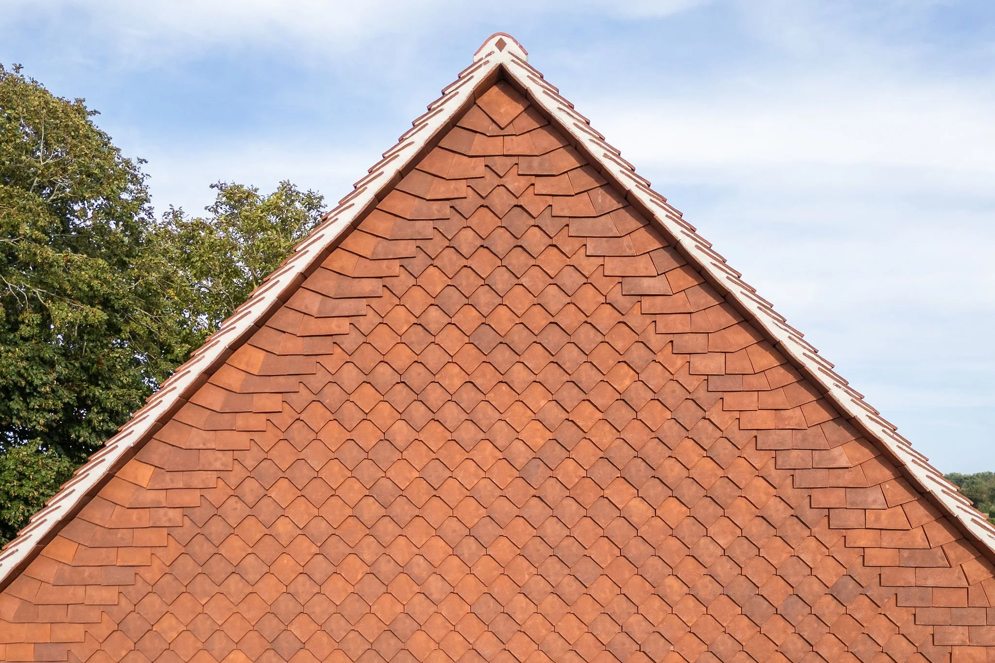 wscb-hand-crafted-clay-tile-hanging-gable-detail-bosham.webp