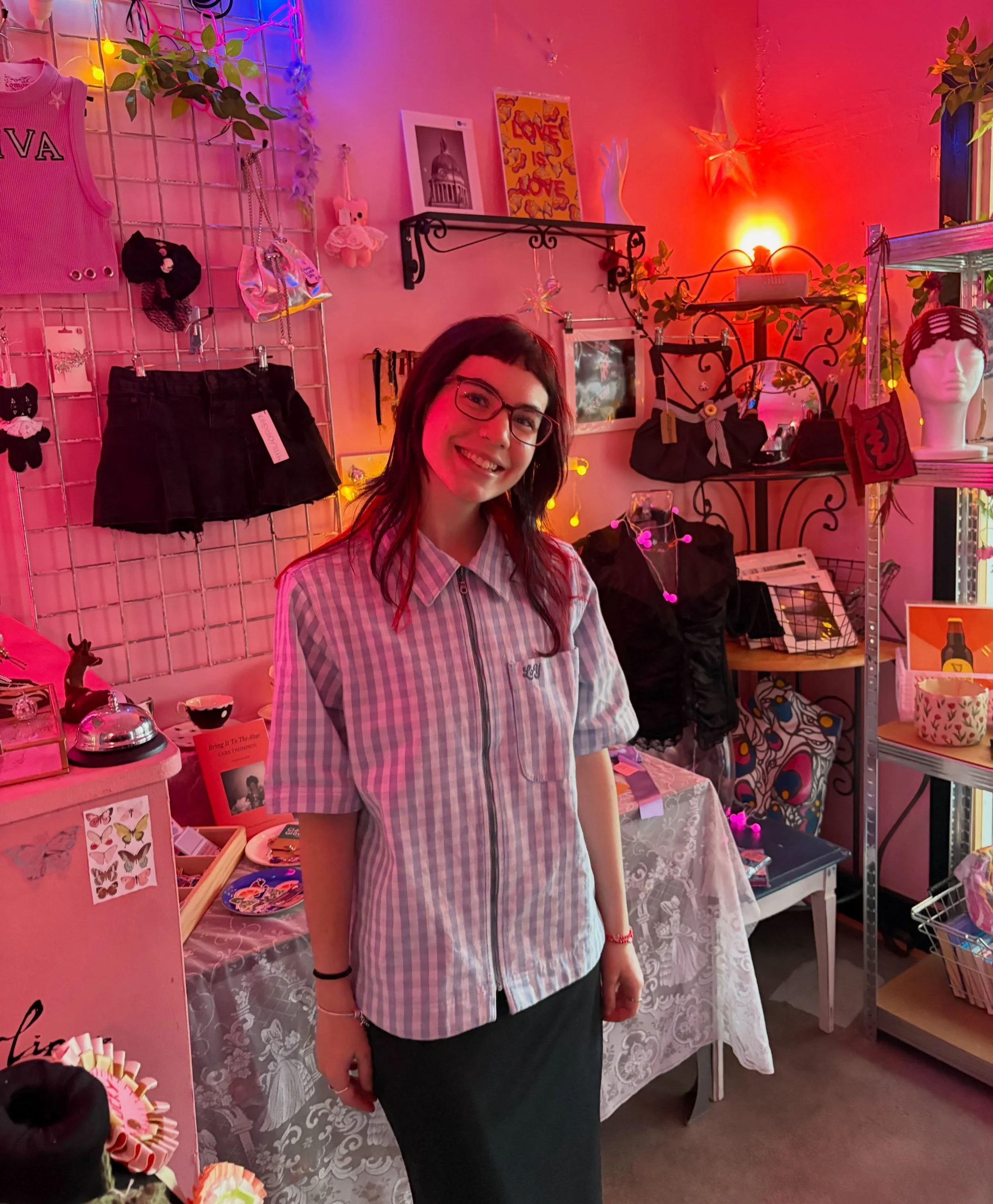 I'm personally a big fan of @darlingsboutique based in @1fishergatepoint 💓 a lovely hidden gem in Nottingham, stocking some amazing creatives! (plus Clara Glow Studio stuff) 🤫🦋 You will be as smiley as me if you go there!!!!