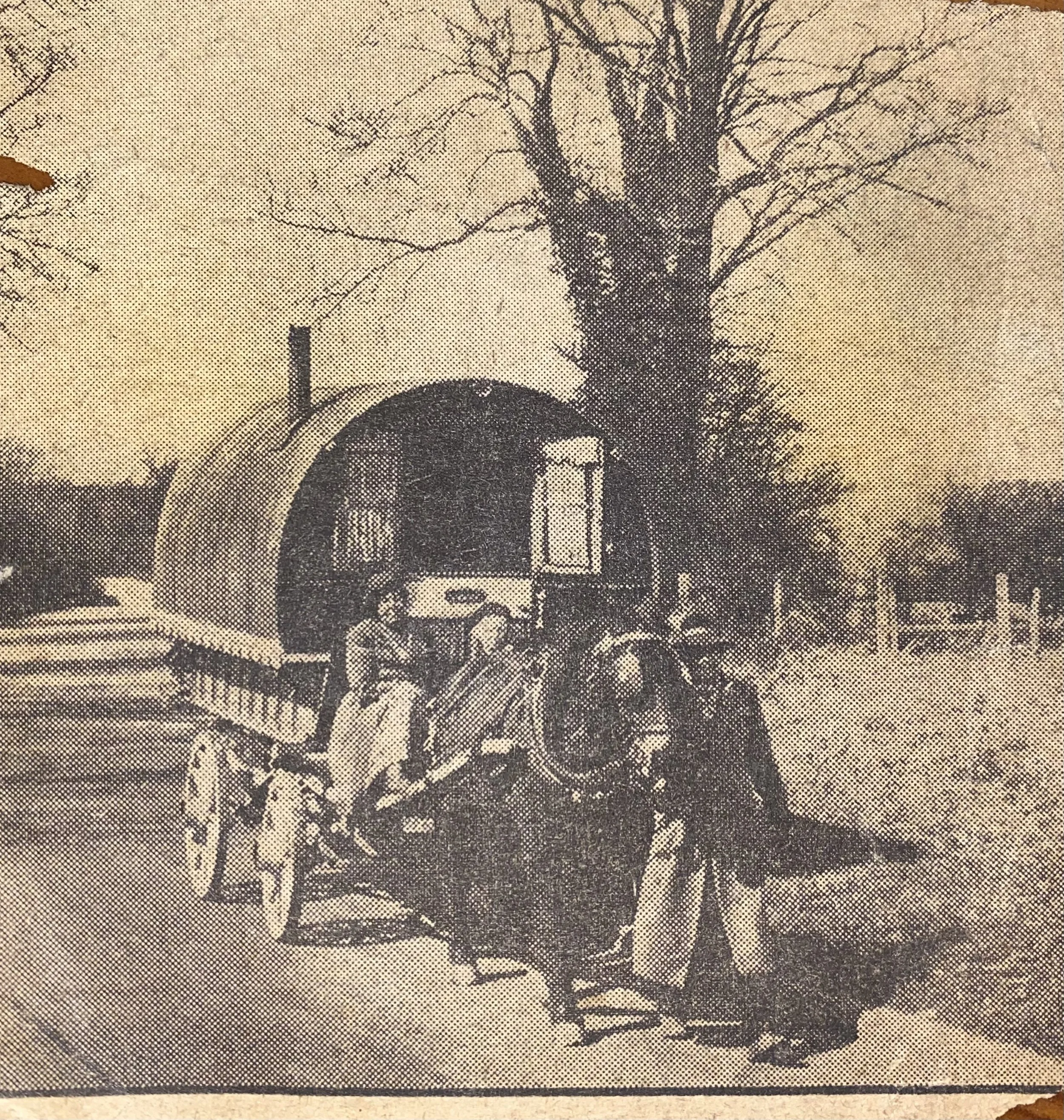 Elijah Vardo's great grandaparents. Romany Gypsies travelling in their wagon.