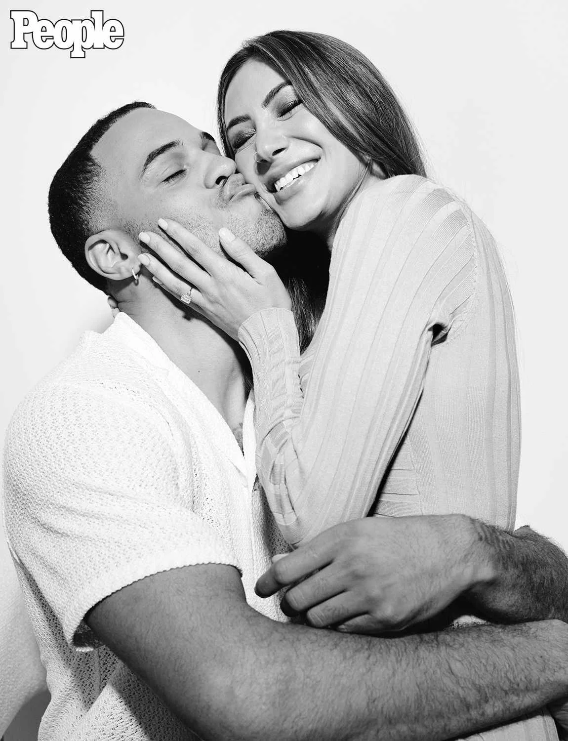 PEOPLE-Bachelor-Grant-Ellis-and-Fiance-Juliana-8-b0090e3e7d7c47fc90842fd2f3104431.jpg