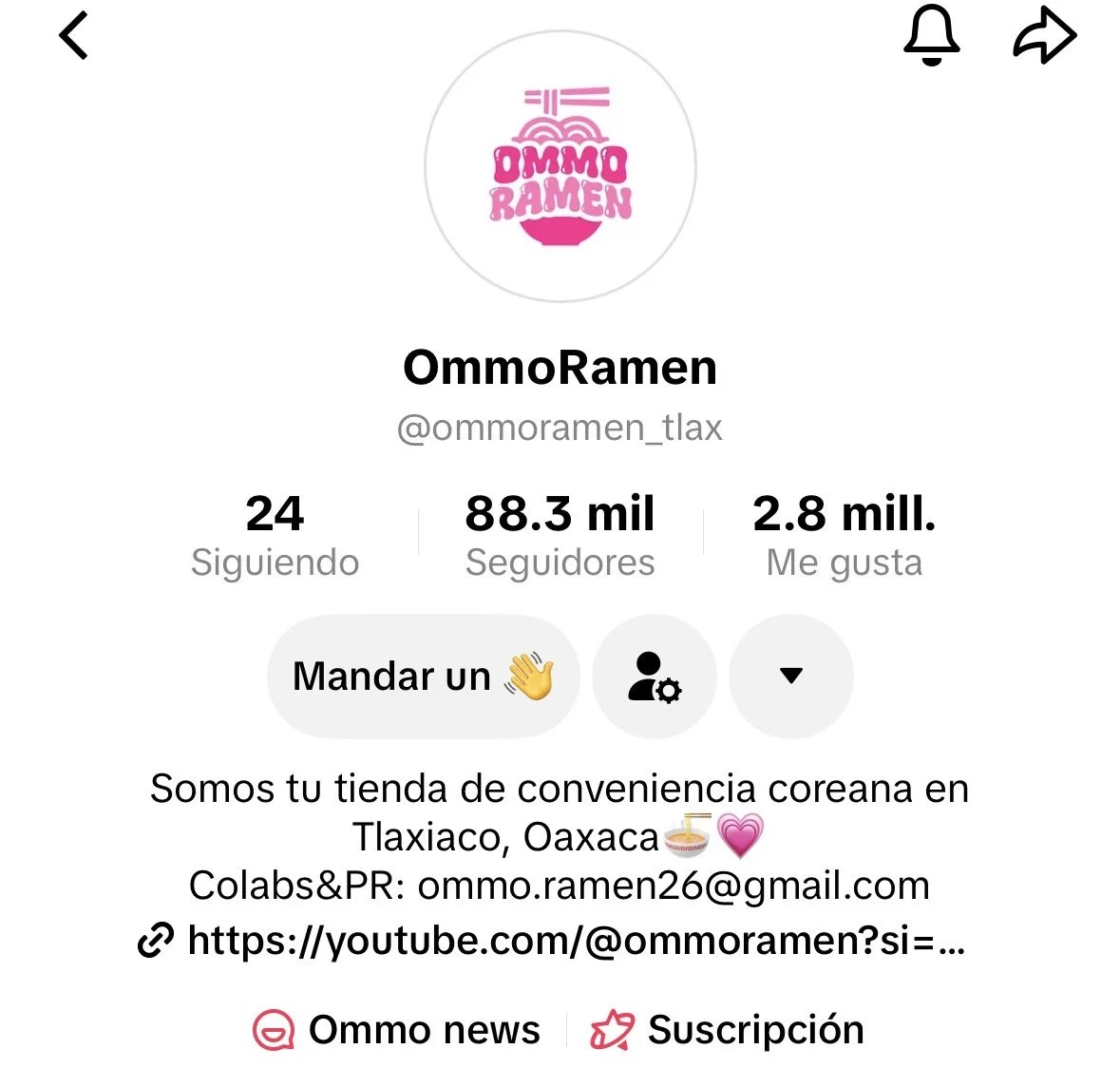 Perfil de TikTok de OmmoRamen, tienda de comida coreana en Tlaxiaco, Oaxaca, con logotipo rosa de ramen y utensilios. Información de seguidores, me gusta y contacto.