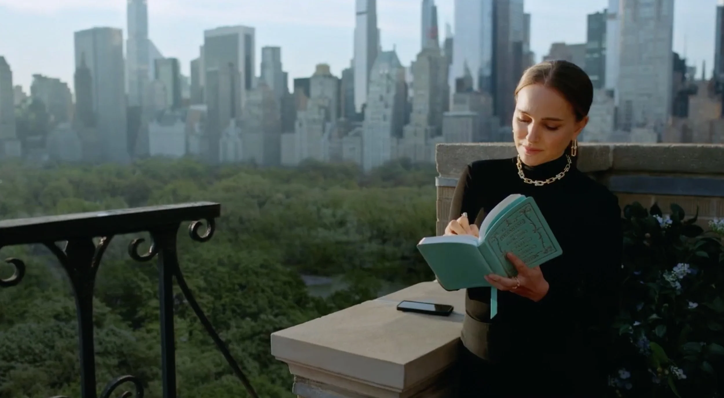 NataliePortman_TiffanyBG.jpg