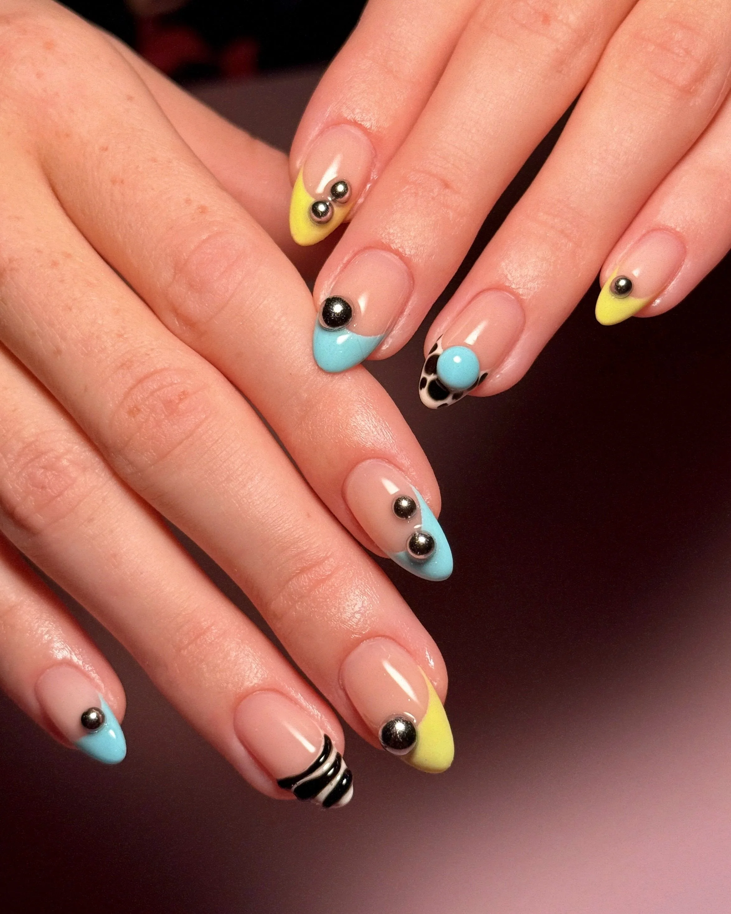 🎾🩵📓 bubbly summer set 📓🩵🎾
.
Structured Gel Manicure
Tier 3.5 Nail Art
.
#abstractnails #abstractnailart #summernails #summernailinspo #3dnailart 3d chrome nail art colorful abstract nails