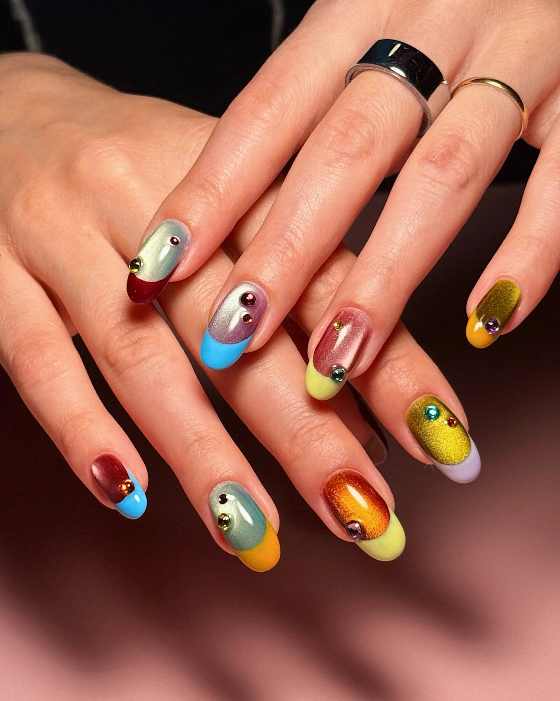 🔮🪩 love a moody color palette 🪩🔮

Structured Gel Manicure
Tier 3.5 Nail Art
.
#cateyenails #cateyegel #colorfulnail #summernailinspo #magneticgelpolish minimalist nail Art French nails colorful French nails colorful cateye nails
