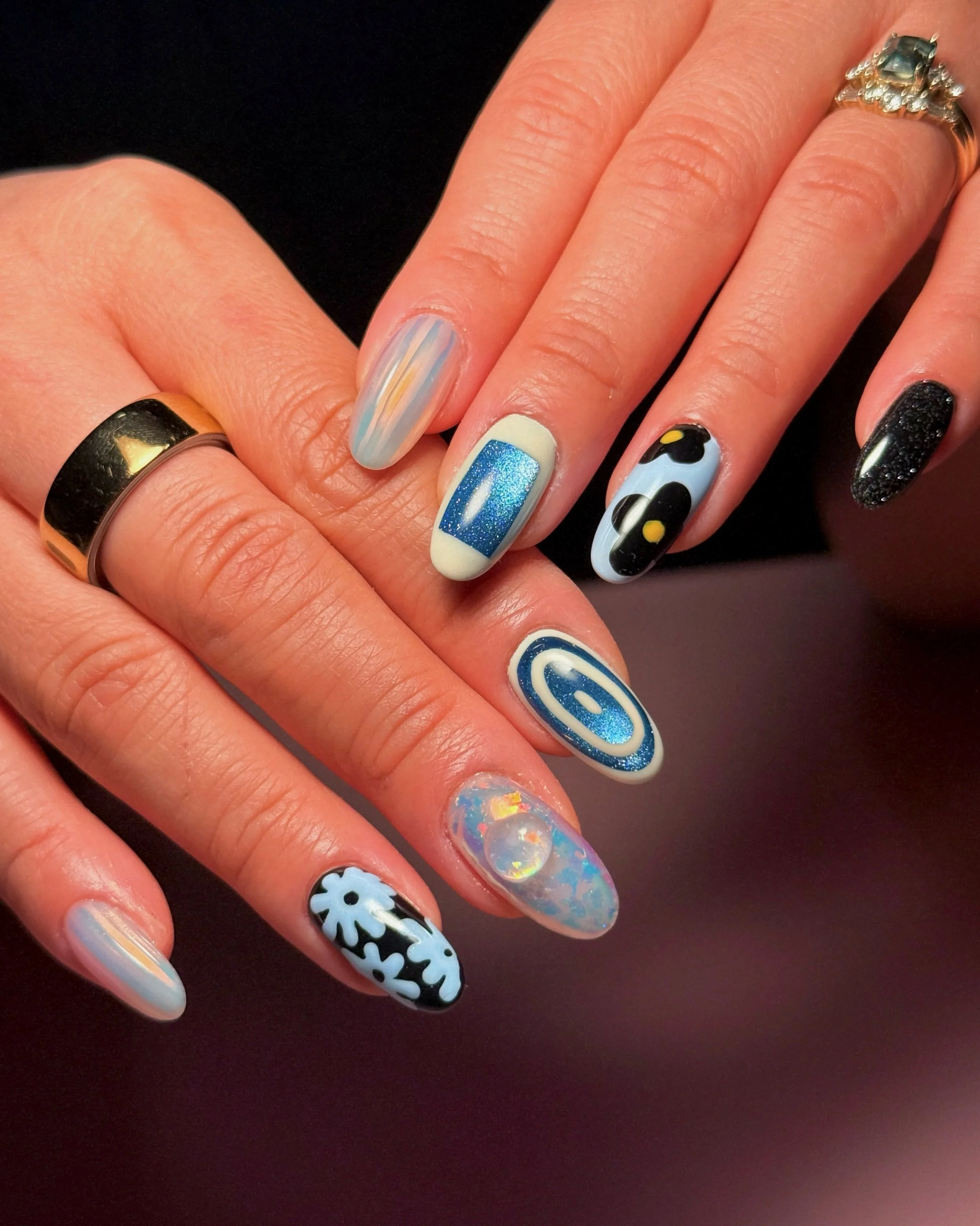 🦋🍳 blue abstract floral mix n match set 🍳🦋
.
Structured Gel Manicure
Tier 3.5 Nail Art
.
Inspo: @asato_nail 
.
#abstractnailart #abstractfloral #bluenails #cateyenailart #floralnails bold nail art color block nails chrome glass bead nails