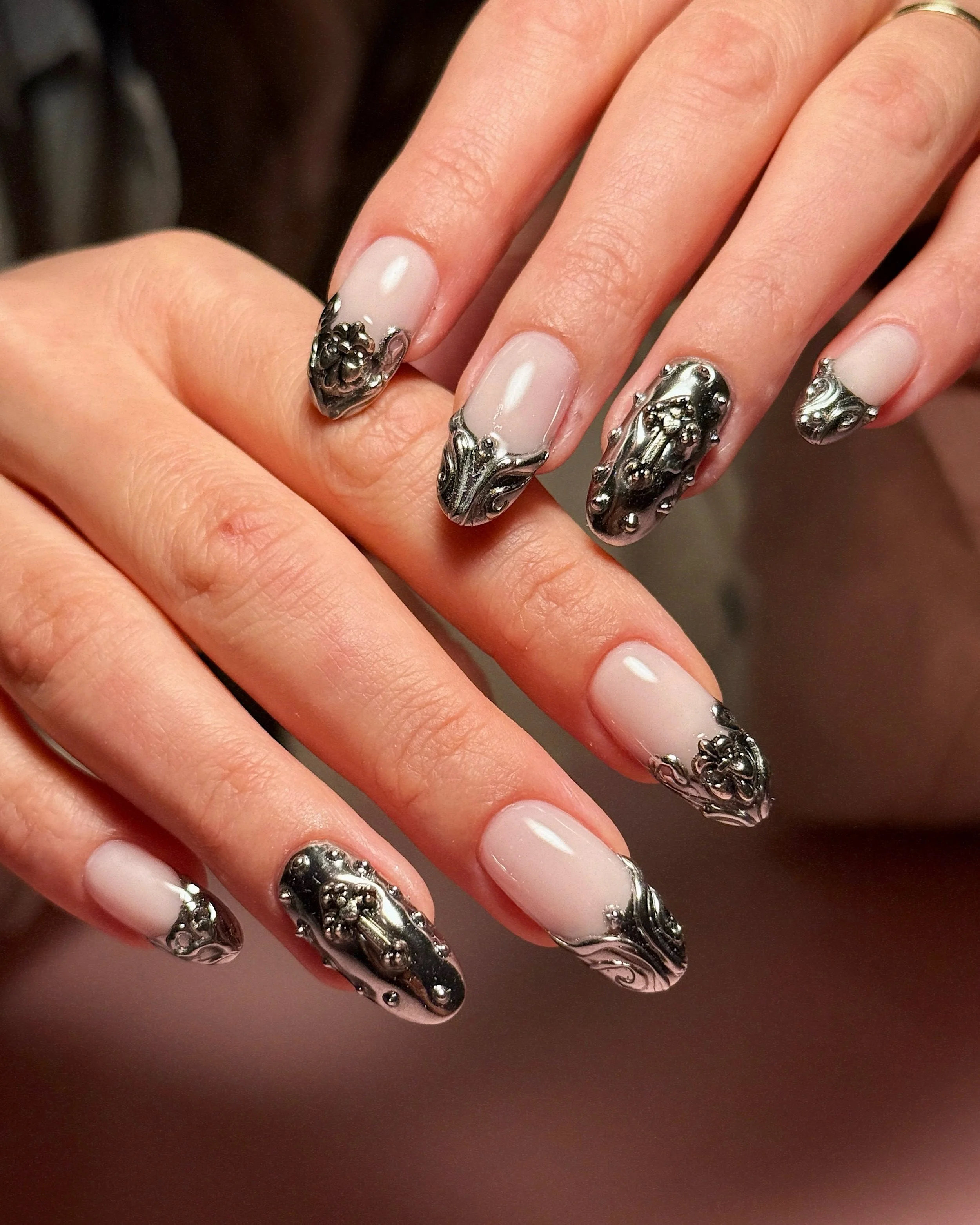 ⛓️&zwj;💥⚔️ Ironteeth Witch nails ⚔️⛓️&zwj;💥
.
Structured Gel Manicure
Tier 4 Nail Art
.
#armornails #ironteethwitches #metalnails #chromenails #chromenailart