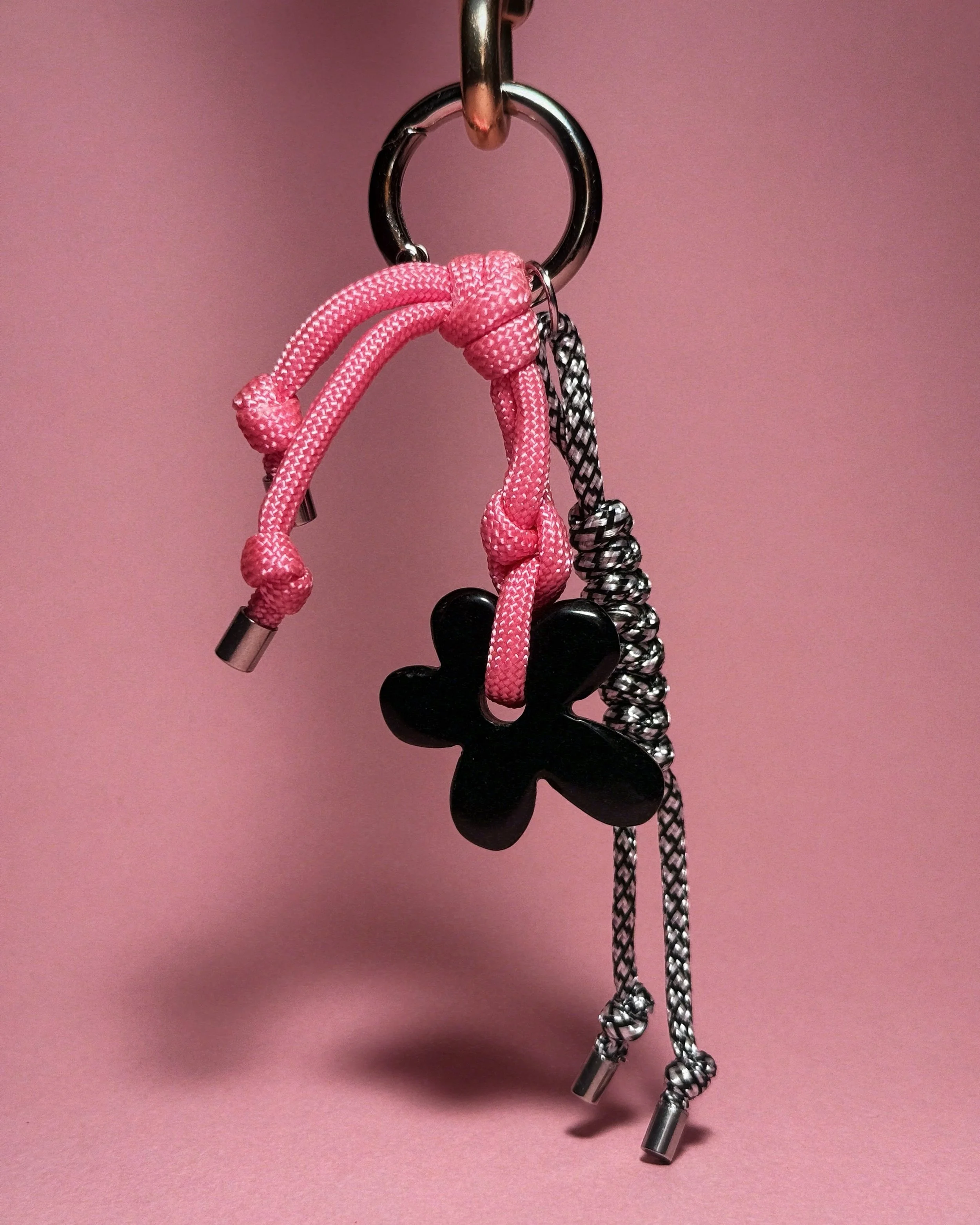 👀🌸 Bag Charms are almost SOLD OUT! The last few are in the shop now. Grab one while you can, these styles/color combos might not come back. 
 
There will be a new drop of Bag Charms soon so keep an eye out! 

#bagcharms #keychain #pursecharm #purse