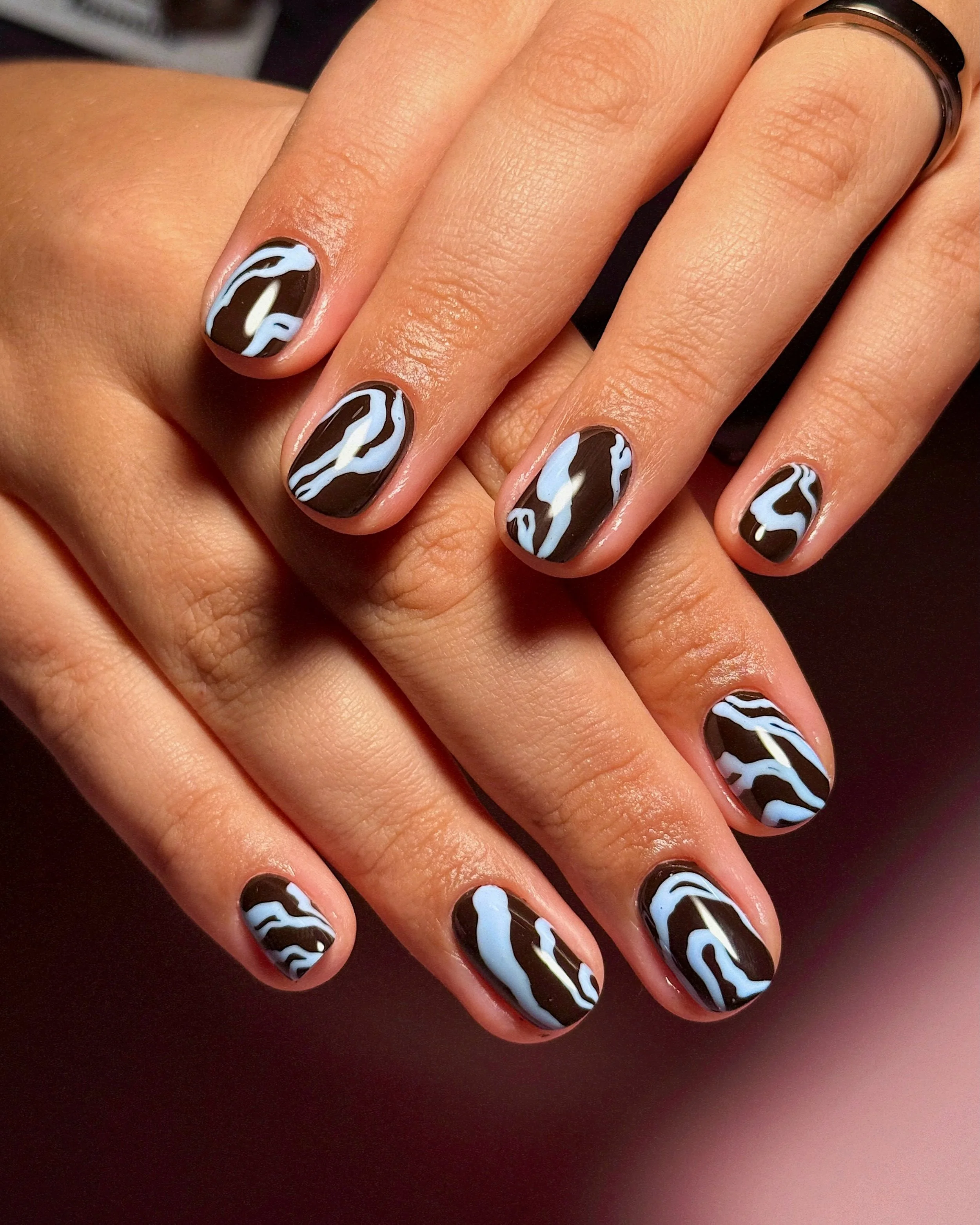 🦃🦋 abstract zebra set 🦋🦃
.
Structured Gel Manicure
Tier 2 Nail Art
.
#zebranails #animalprintnails #abstractnails #abstractnailart #minimalistnailart