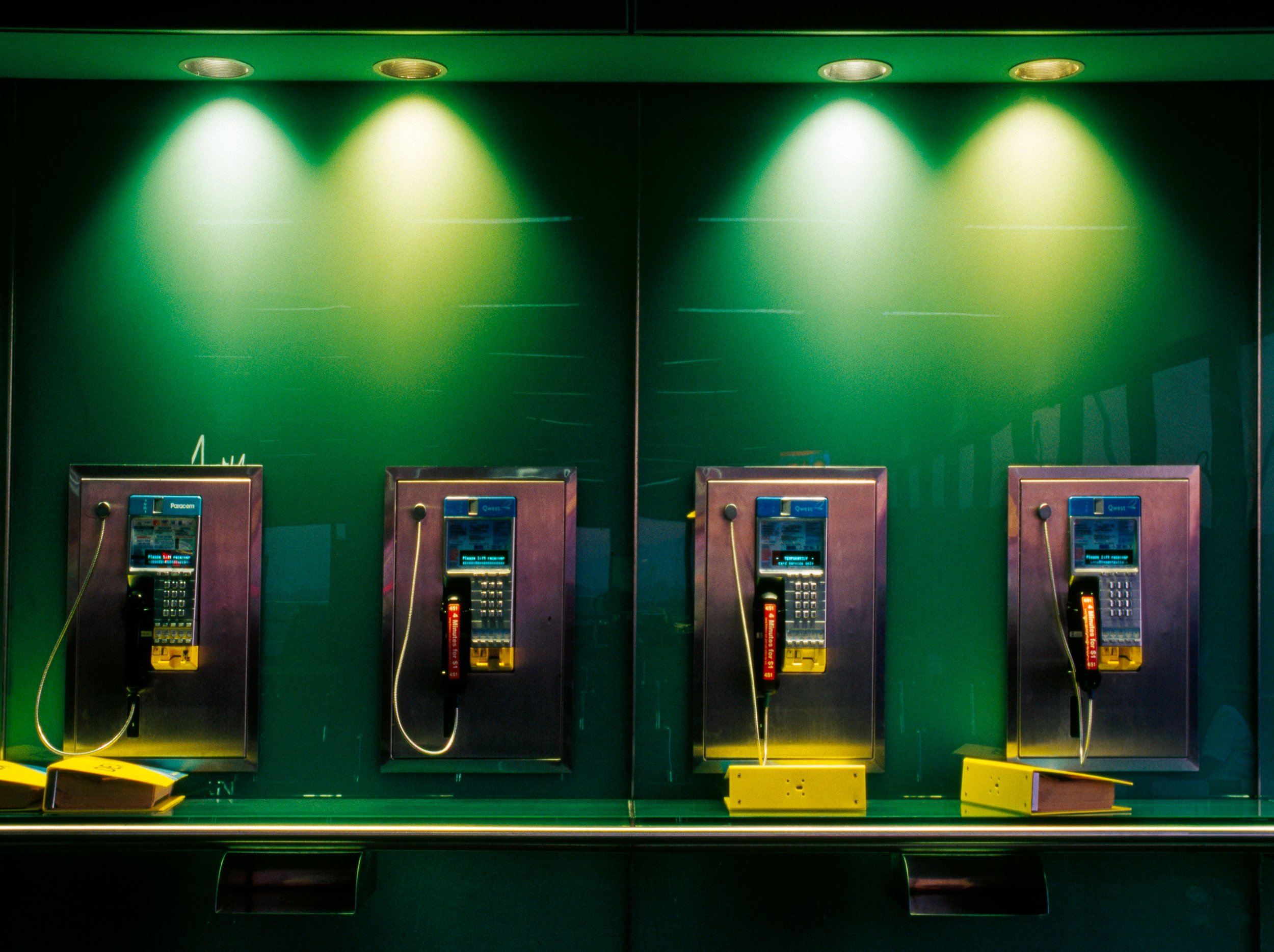 PHONE-BOOTHS-02-4-phones-at-SFO.jpg