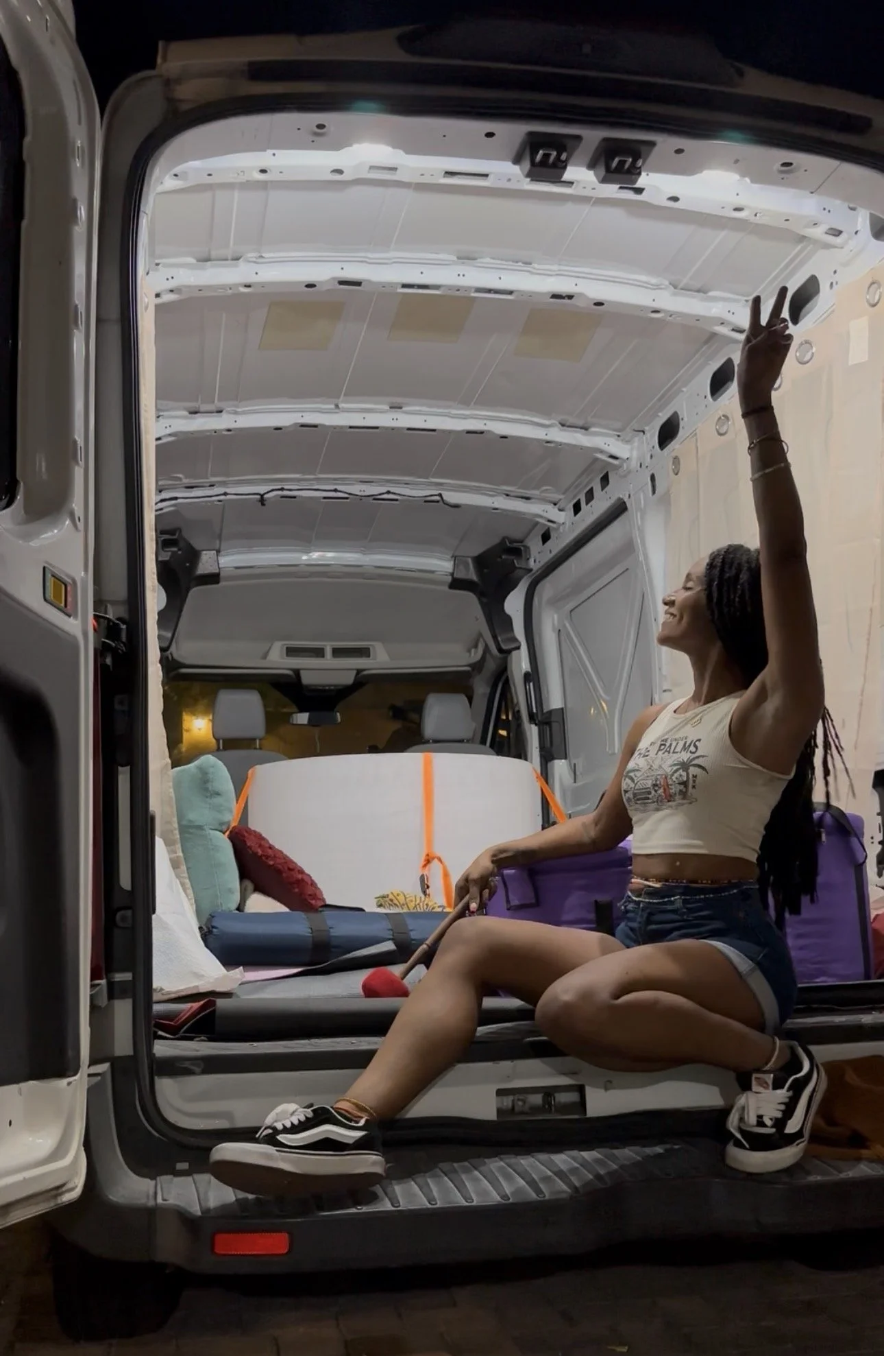 Welcome to Resonance Oasis, Las Vegas’ First Mobile Full Body Sound Bath Experience. Home to the only life size crystal soundbowl in Las Vegas. * Sound Bath for Weddings in Las Vegas * Corporate Wellness Sound Baths * Private Sound Healing Experience
