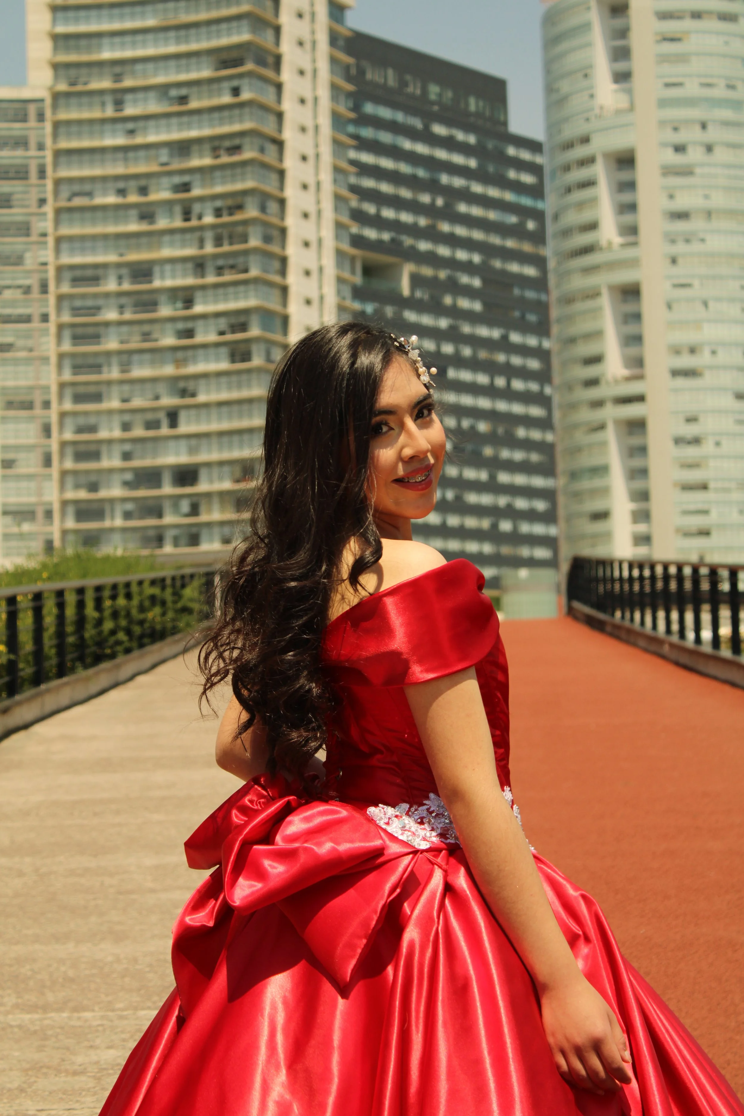 sesion-fotografica-xv-anos-vestido-rojo-urbano.jpg.JPG