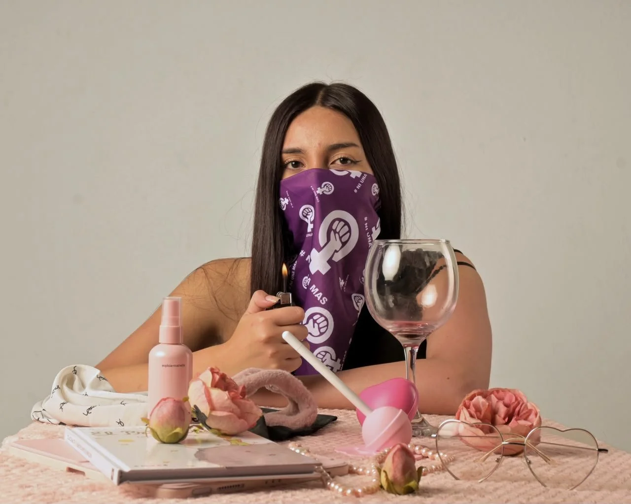mujer_bodegon_feminismo_limone-inc.jpeg
