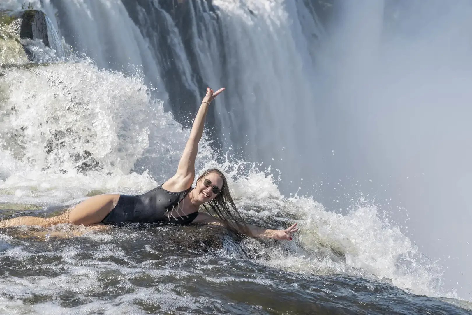devils-pool-river-edge-african-safari-experience.webp