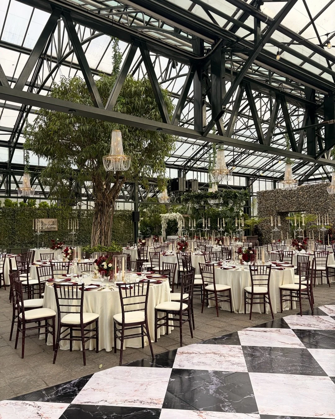 Another dreamy wedding at Planterra Conservatory! 🌸

Can we talk about this gorgeous color palette?! This is what happens when you trust the incredibly talented @kristengvy and the @planterraconservatory team with your floral vision. The creativity,