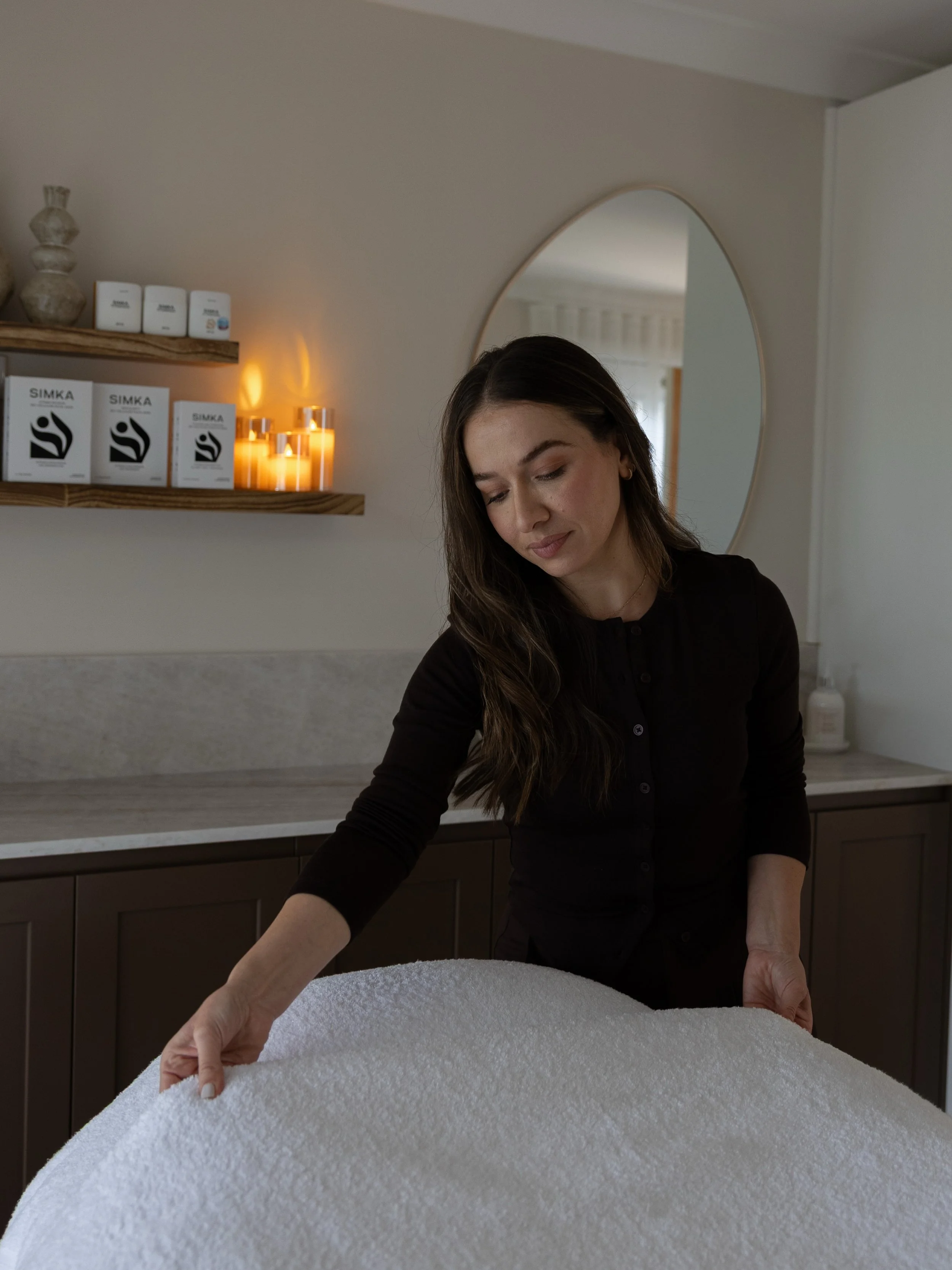 ✨Lumora Skyn was created to be more than a treatment room.

A space where you can slow down, soften, and step away from the noise of everyday life.

From the warm lighting and calming rituals to the gentle touch of facial sculpting, every detail has 