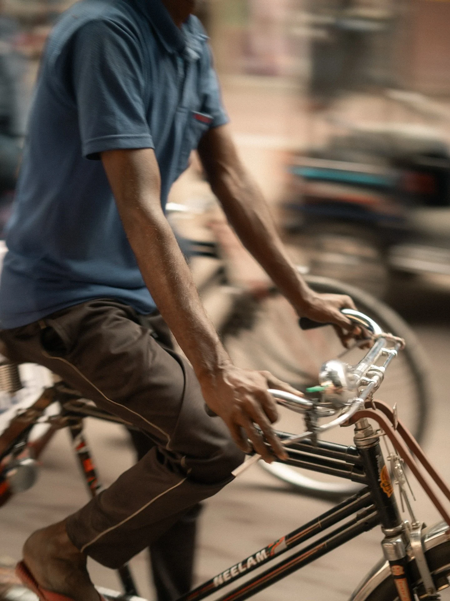 Delhi in motion
.
.
.
.
#streetphotographydelhi #spicollectiveinternational #photojournalindia #everybodystreets #photojournalofindia #everydayindia #indiastreet #delhistreets #photozine #humansofdelhi 
@everydayasia @indiaphotoproject @streetphotogr