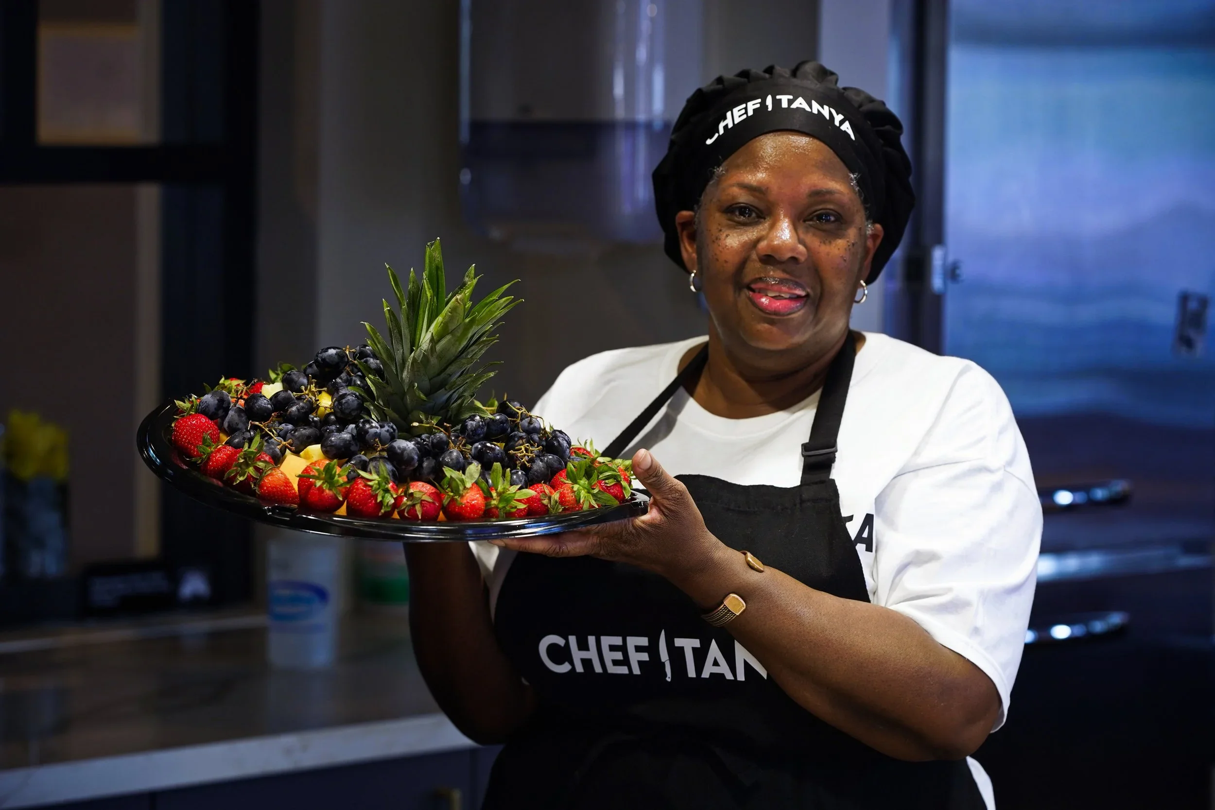 social-concepts-unltd-chef-tanya-with-a-fruit-tray-new-jersey-new-york.webp