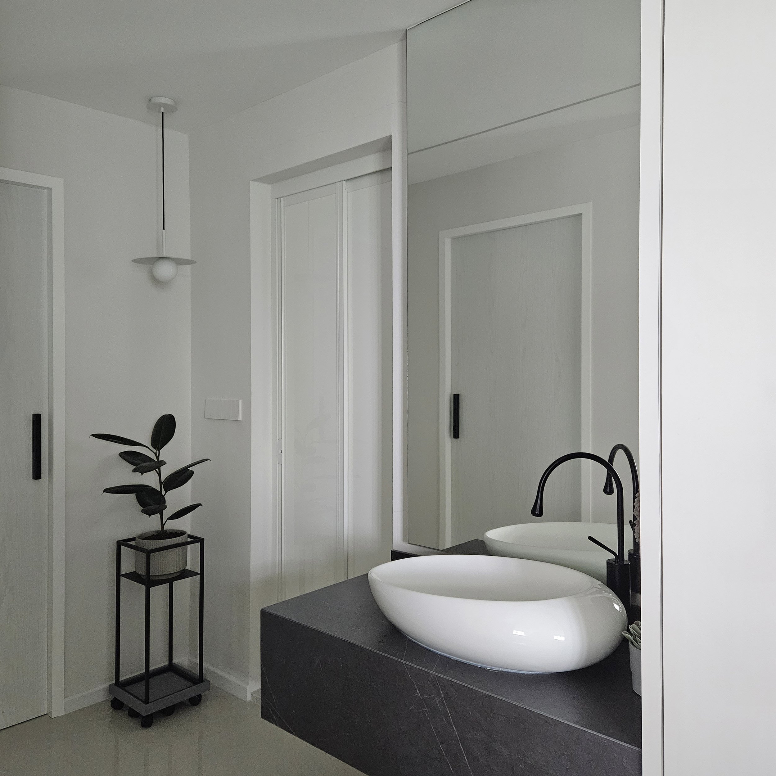 Z2 common vanity.jpg