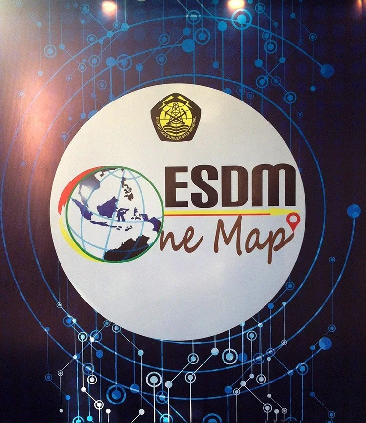 Penelaahan wilayah pertambangan melalui platform MOMI Kementerian ESDM.
