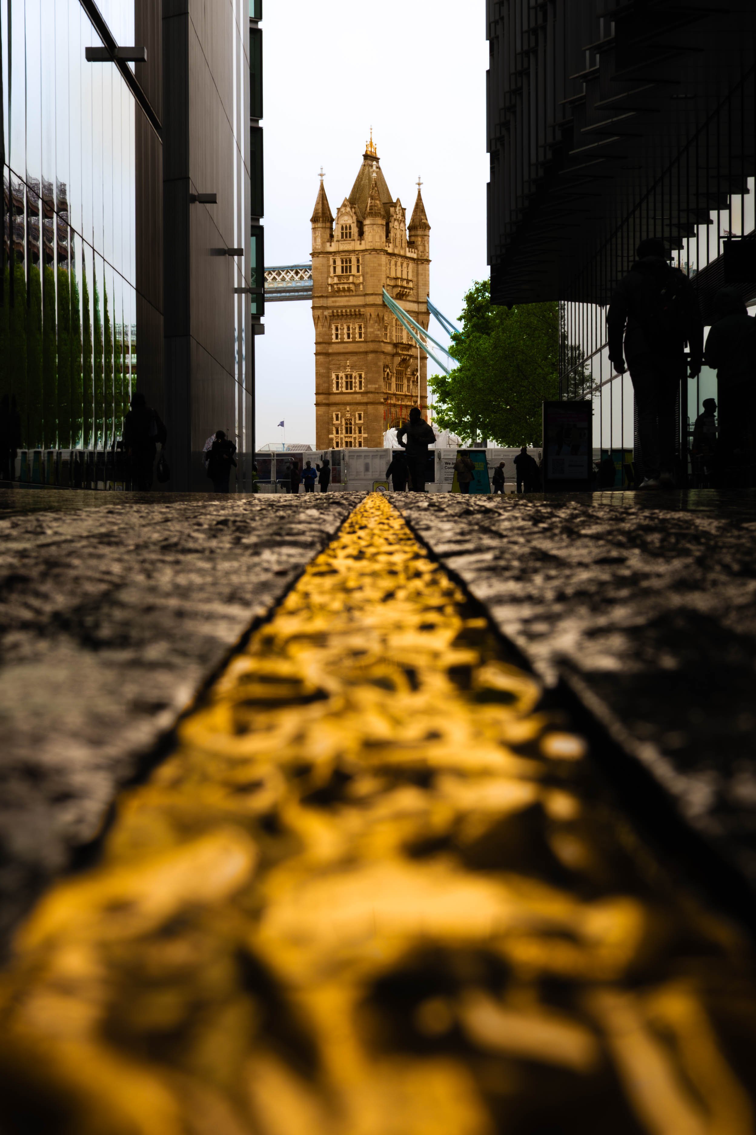 gold road to tower bridge .jpg