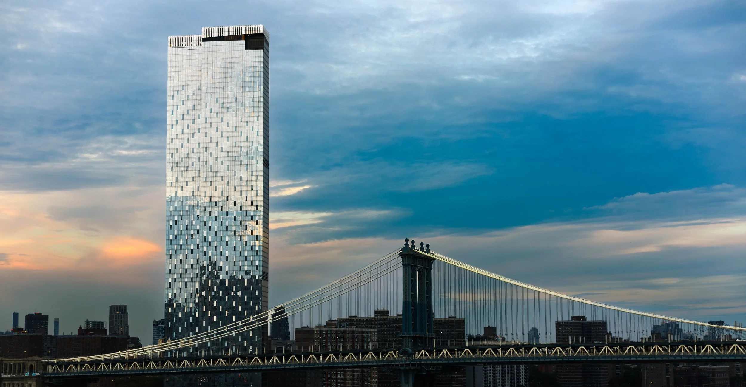 Manhatten bridge dusk.jpg