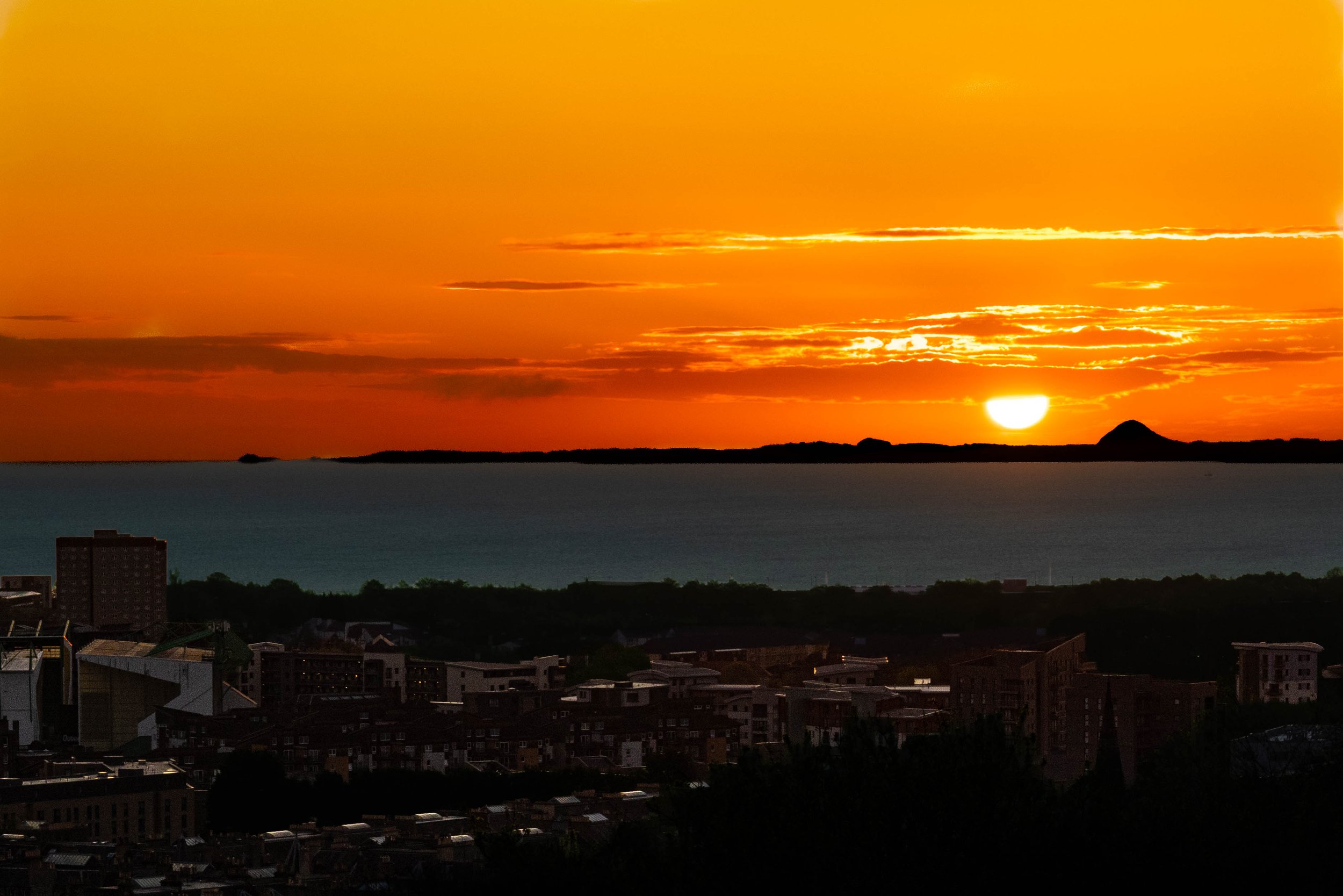 An absolutely beautiful sunrise from Calton hill in Edinburgh, Scotland. (really the best place for sunsets and sunrises in the entire city) 