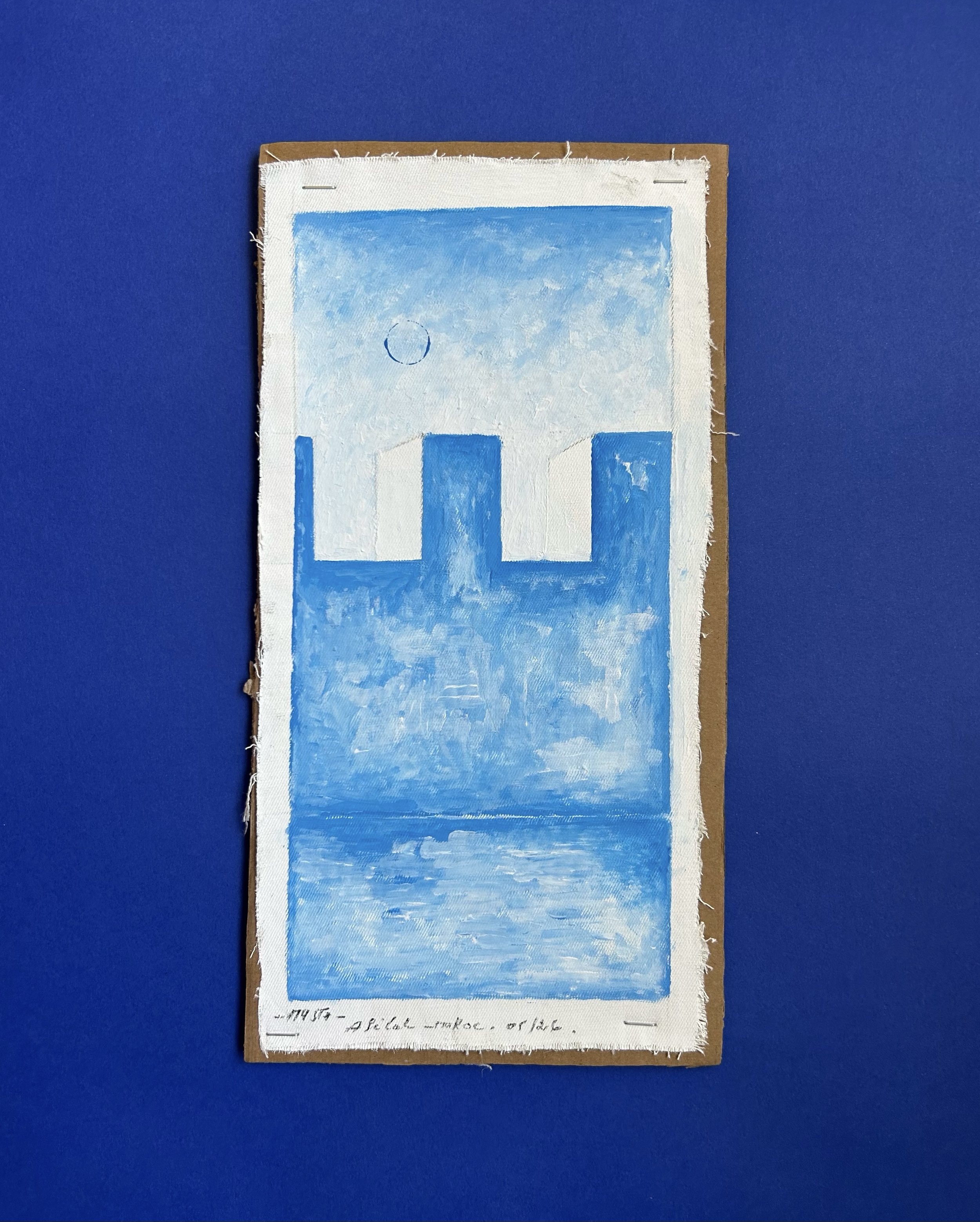 An evocative study of Asilah’s historic ramparts, rendered in luminous shades of blue and white. The artist reduces the fortified architecture to a striking geometric composition, suspended between landscape and abstraction. Paint on canvas, mounted 