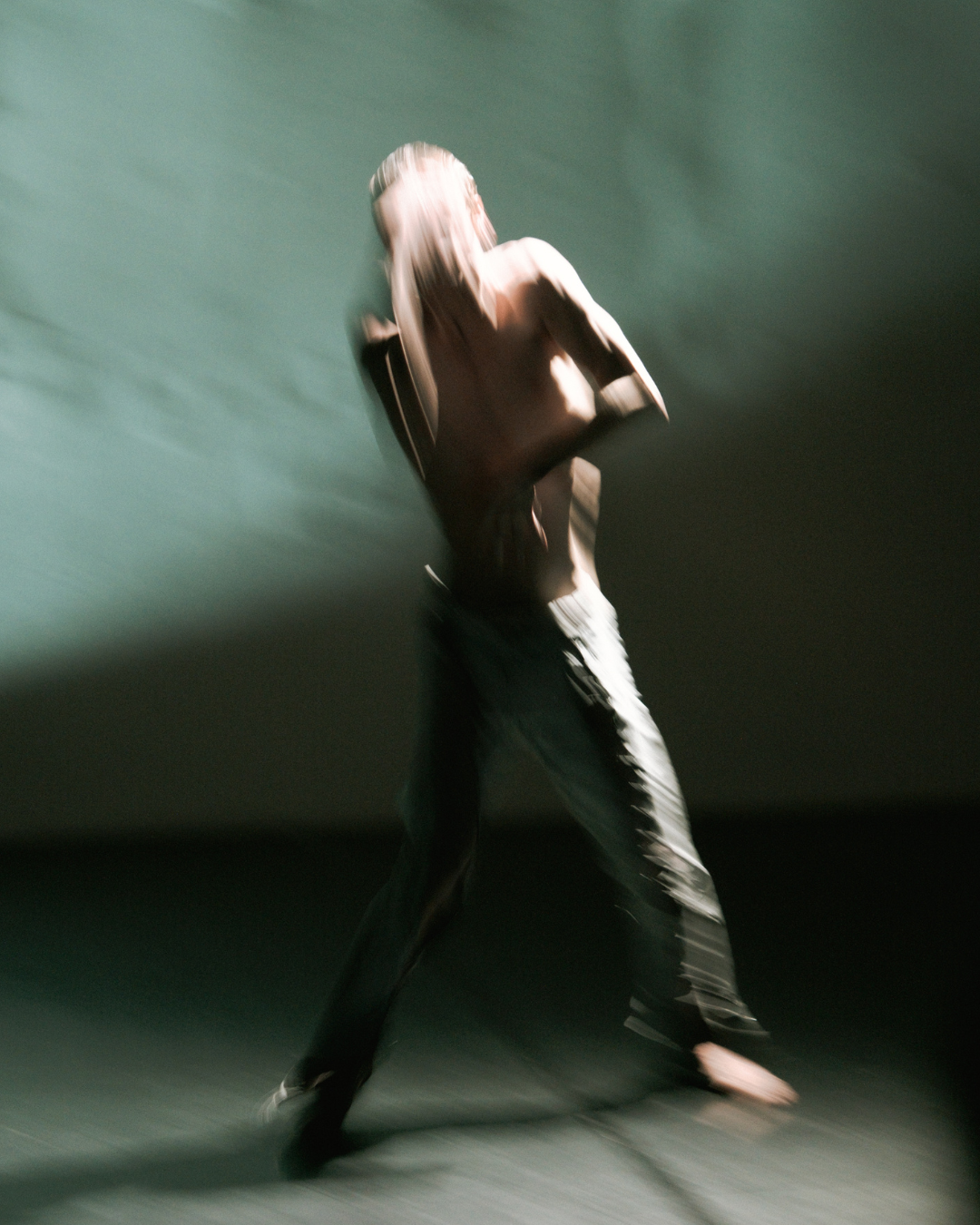 Spectre, Julien Klopfenstein / photo credit: Máté Kalicz