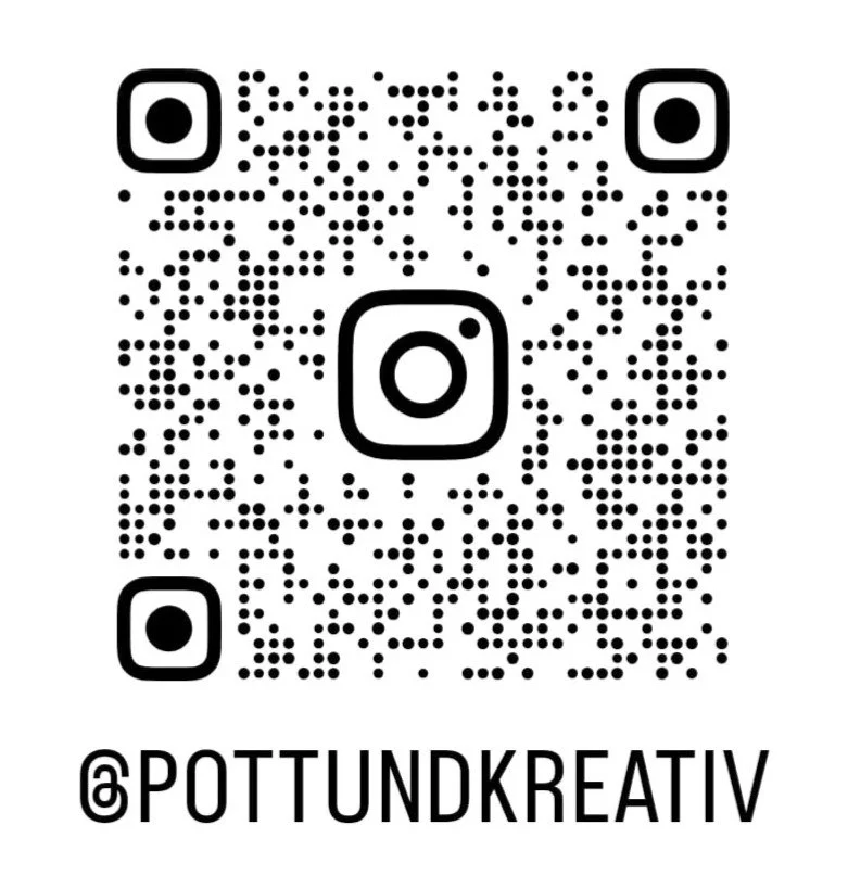 A QR code with the text '@POTTUNDKREATIV' below it.