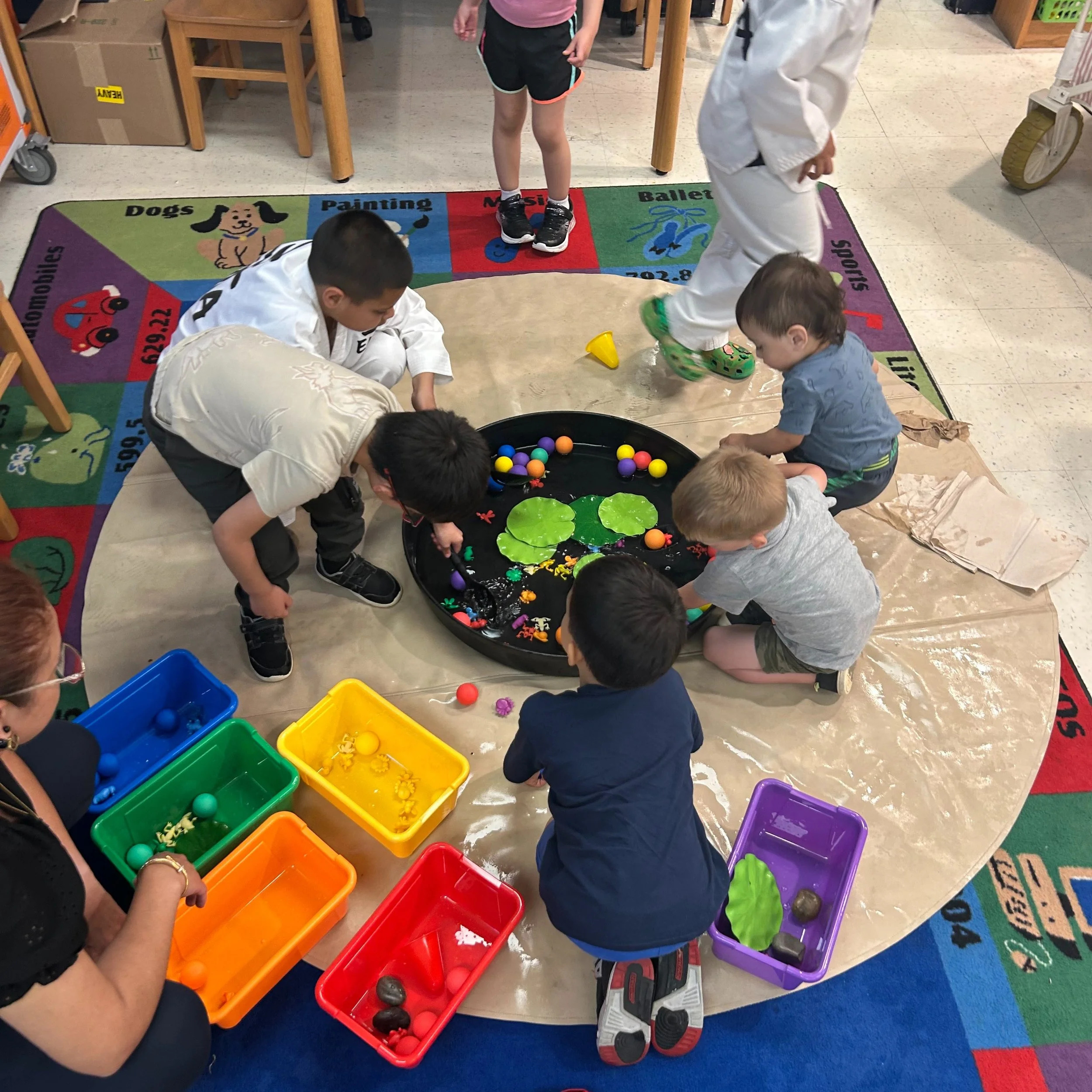 Beautiful Birth-to-Five Night at Tracey&rsquo;s Elementary 💛

We loved creating playful, sensory-rich invitations for children and families to explore together as part of this community school event.

From water play and color exploration to spring 