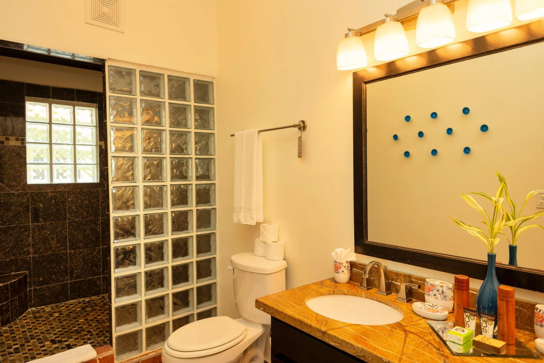 JG 32 Bathroom.jpg