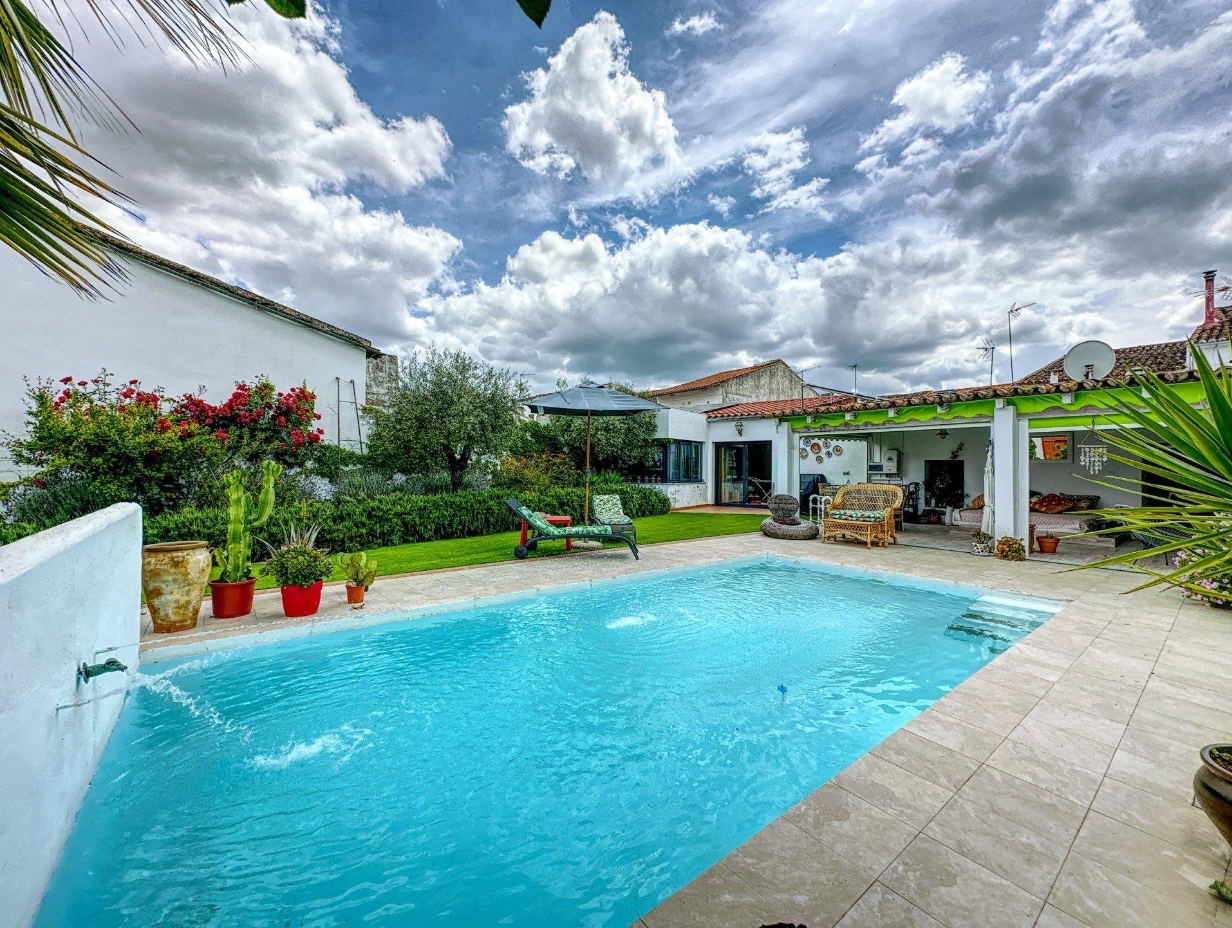 Eclectic in All the Right Ways, Granja de Torrehermosa, Spain, €215,000