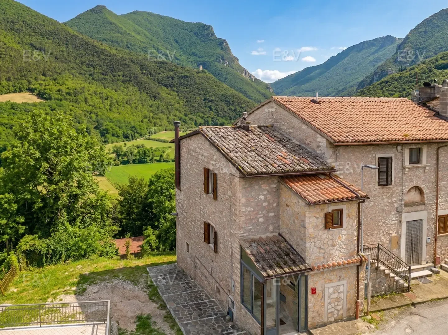 The Buyer Playbook: 2-Bed Stone Townhouse with Mountain Views in the Valnerina, Macenano, Italy, €58,000
