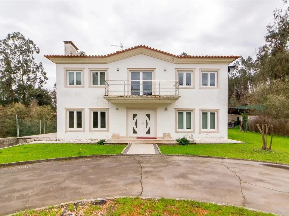 The Buyer Playbook: Villa with Pool, Garden, Annex, Caranguejeira, Leiria, Portugal, €378,000